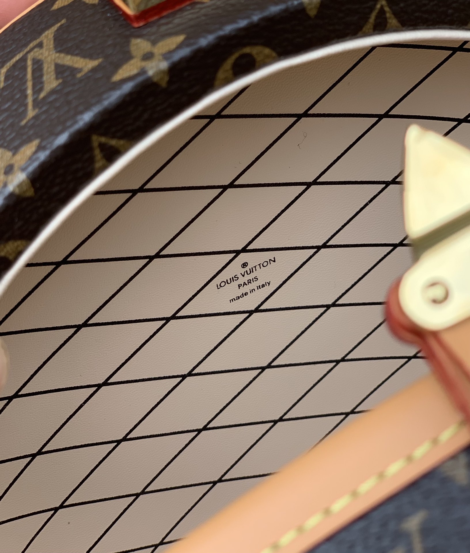 非市场普通货 进口皮料半钢五金 m43514尺寸17.5 x 16.5 x 7.5 CM，官网38500