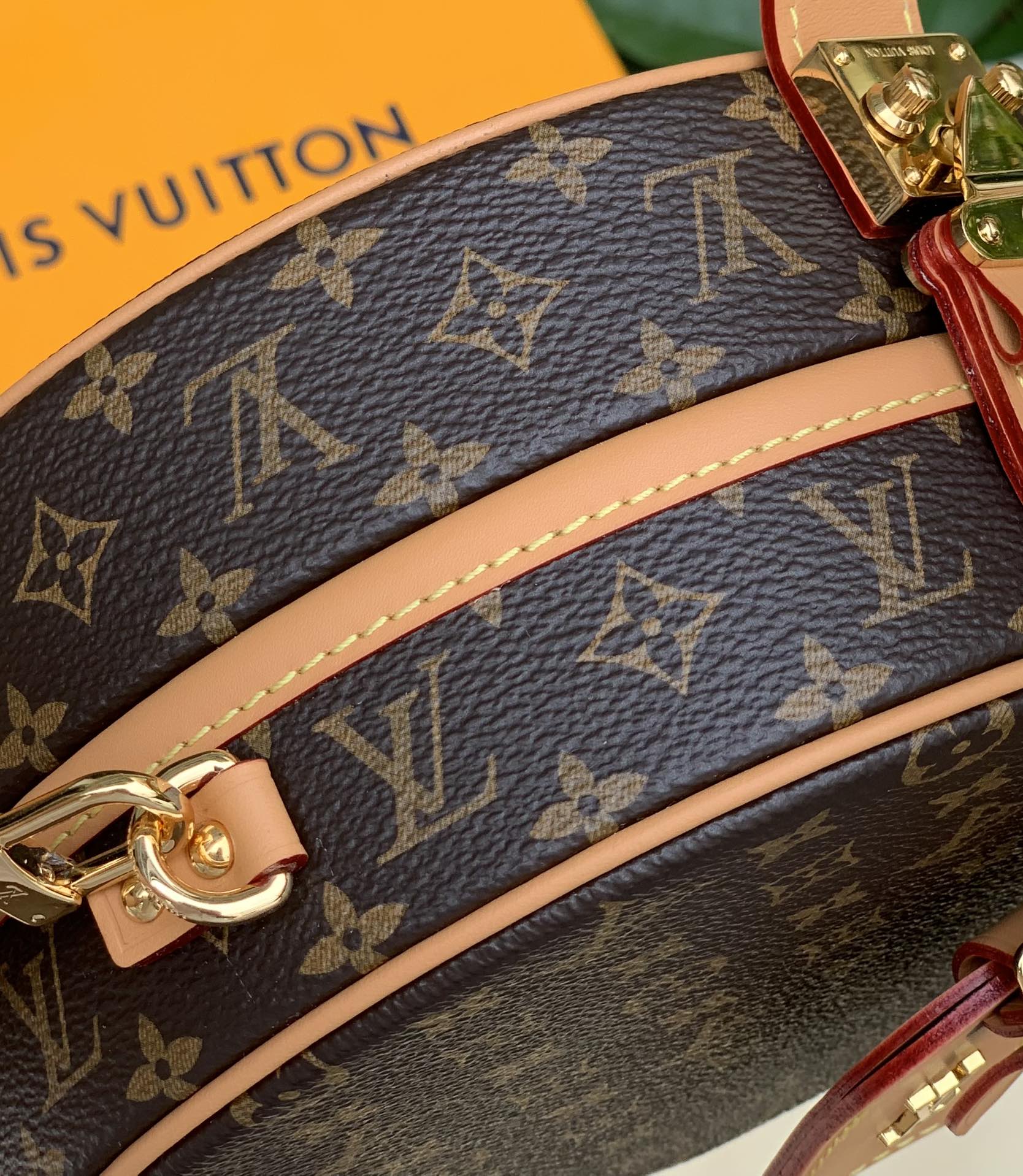 非市场普通货 进口皮料半钢五金 m43514尺寸17.5 x 16.5 x 7.5 CM，官网38500