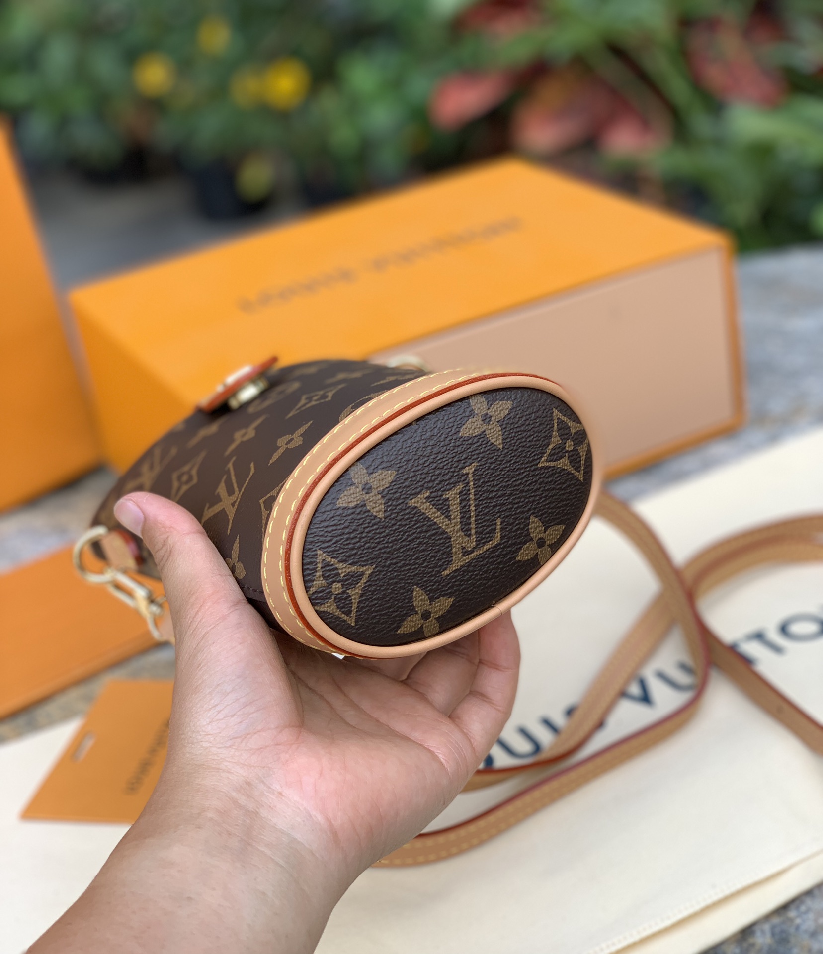 🌼 m80874尺寸14.5 x 18 x 6.5 CM ， 原厂货！老花料、包型、走线、五金均为原装，