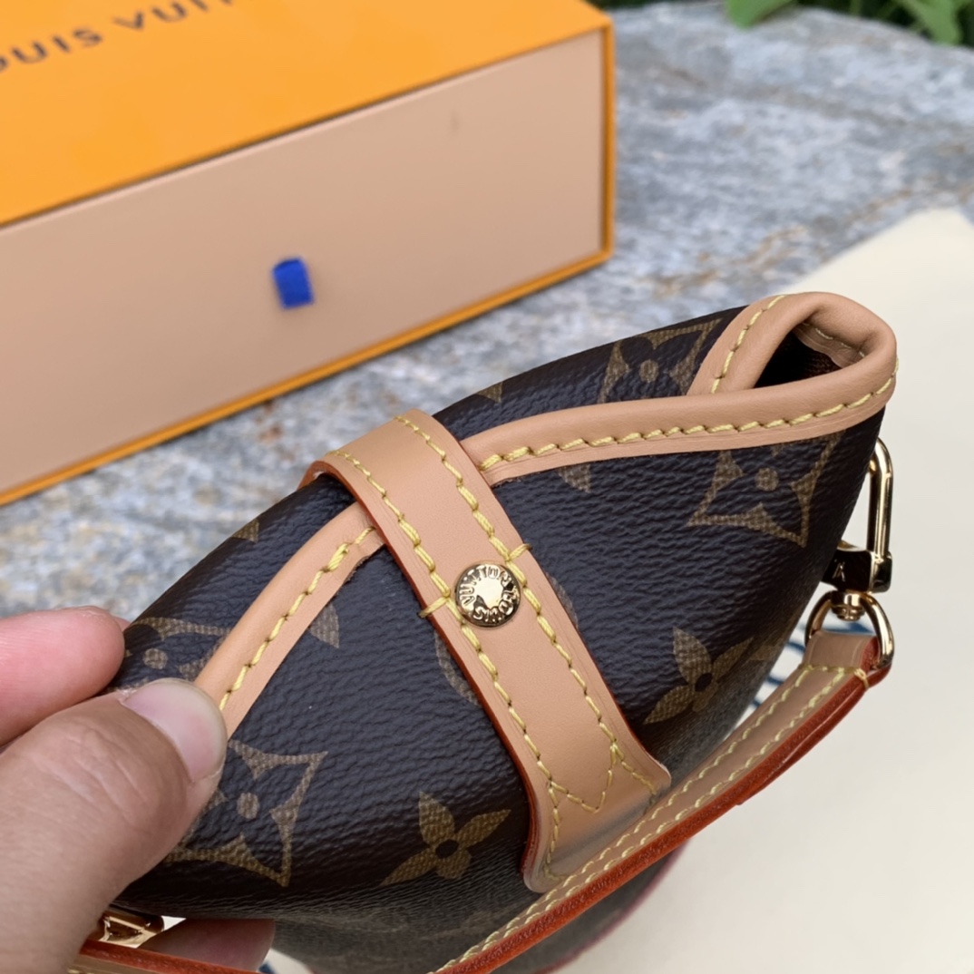 🌼 m80874尺寸14.5 x 18 x 6.5 CM ， 原厂货！老花料、包型、走线、五金均为原装，