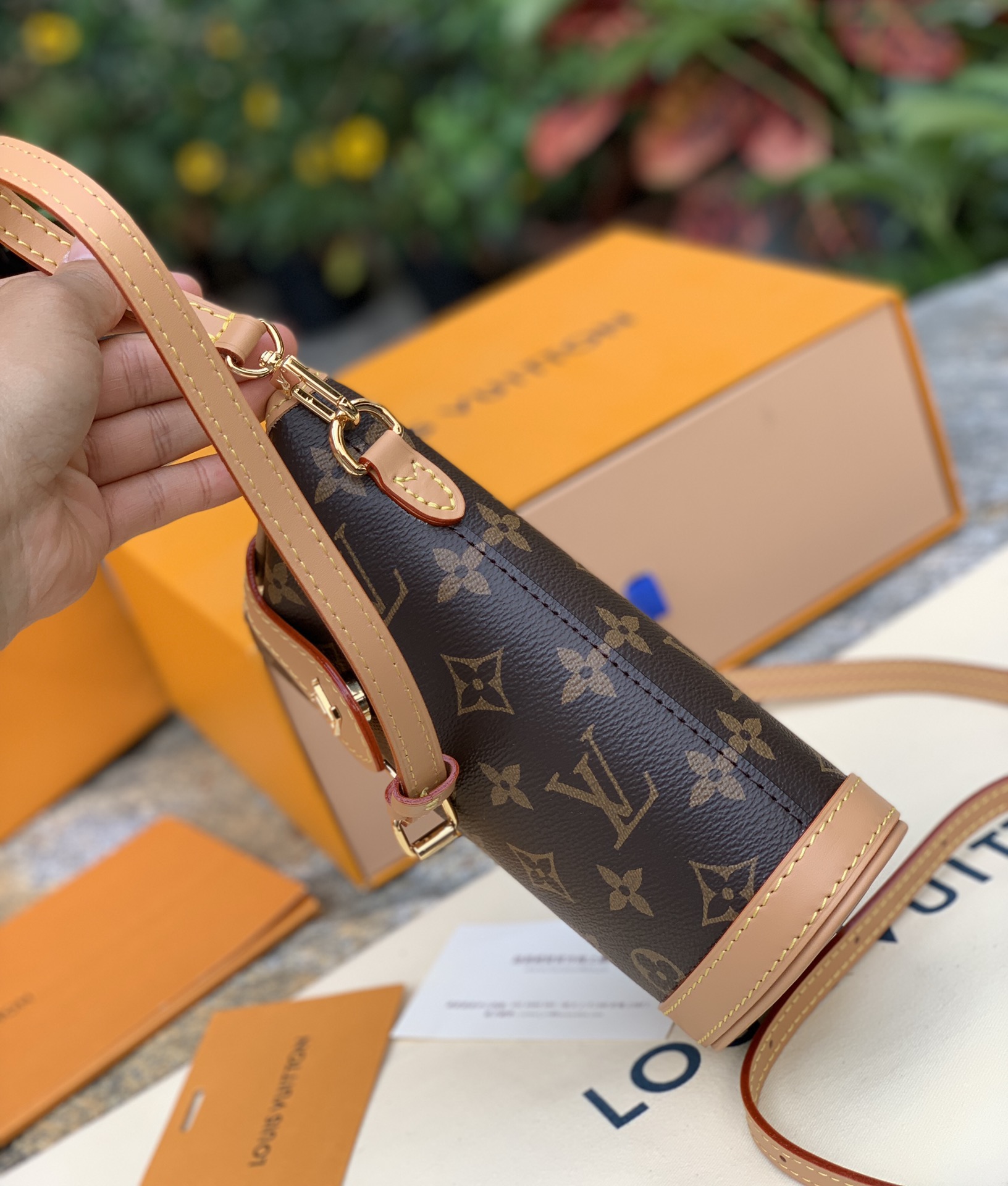 🌼 m80874尺寸14.5 x 18 x 6.5 CM ， 原厂货！老花料、包型、走线、五金均为原装，