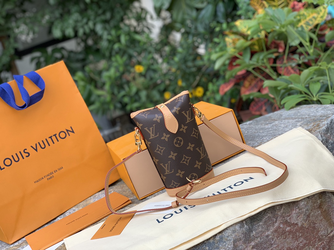 🌼 m80874尺寸14.5 x 18 x 6.5 CM ， 原厂货！老花料、包型、走线、五金均为原装，