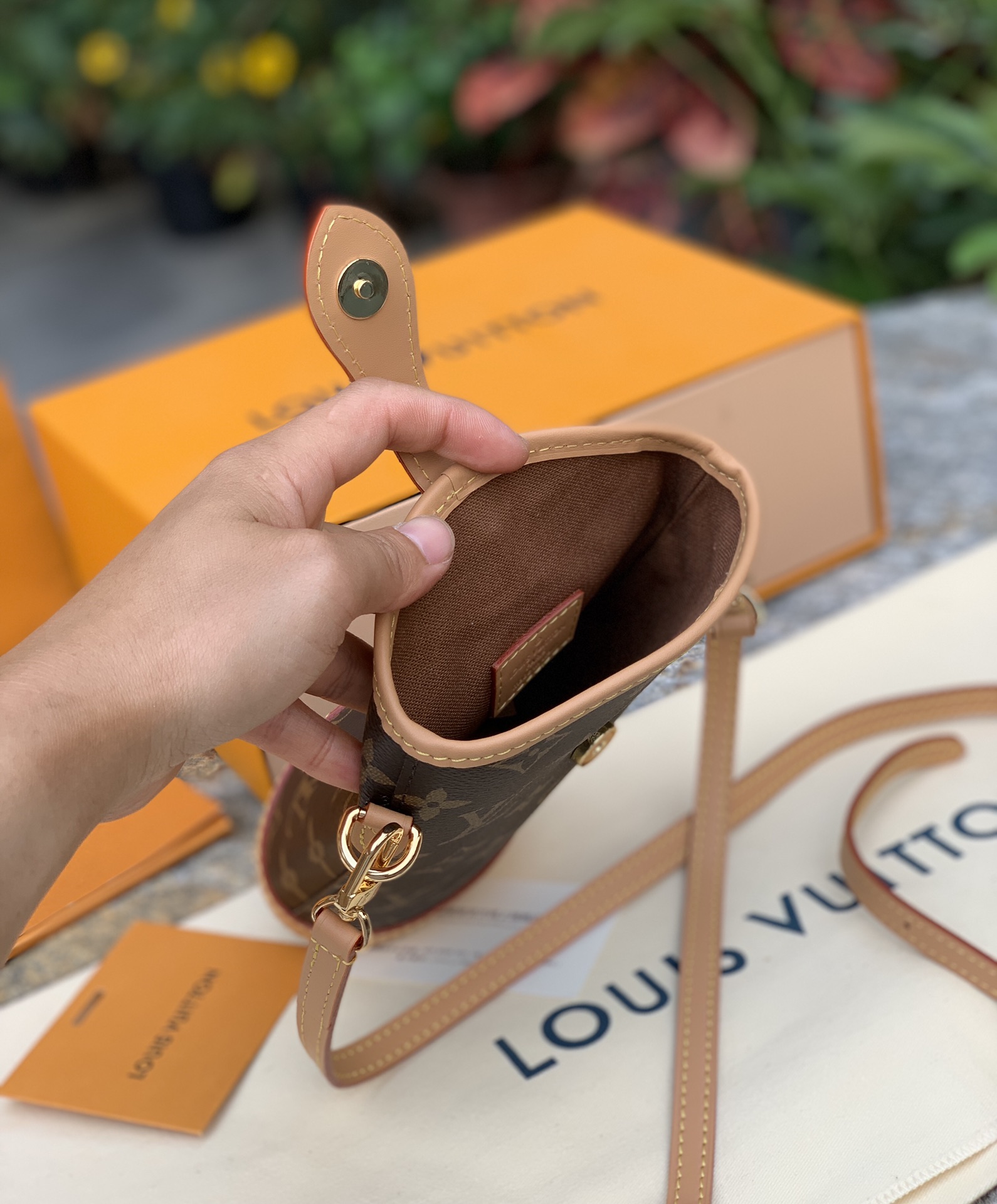 🌼 m80874尺寸14.5 x 18 x 6.5 CM ， 原厂货！老花料、包型、走线、五金均为原装，