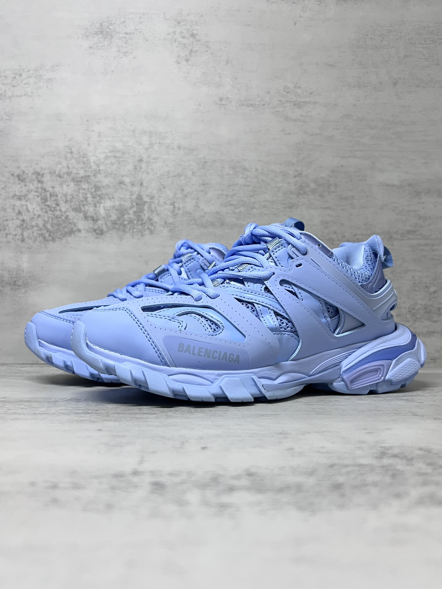 💰430
巴黎世家3.0 三代户外概念鞋老爹鞋“天空蓝”Balenciaga Sneaker Tess s.Gomma 纯原版本 原装大盒 从里到外 一切百分百还原官方配置 顶级专供碾压市面一切真标版本
尺码：35 36 37 38 39 40 41 42 43 44 45新色陆续更新中！