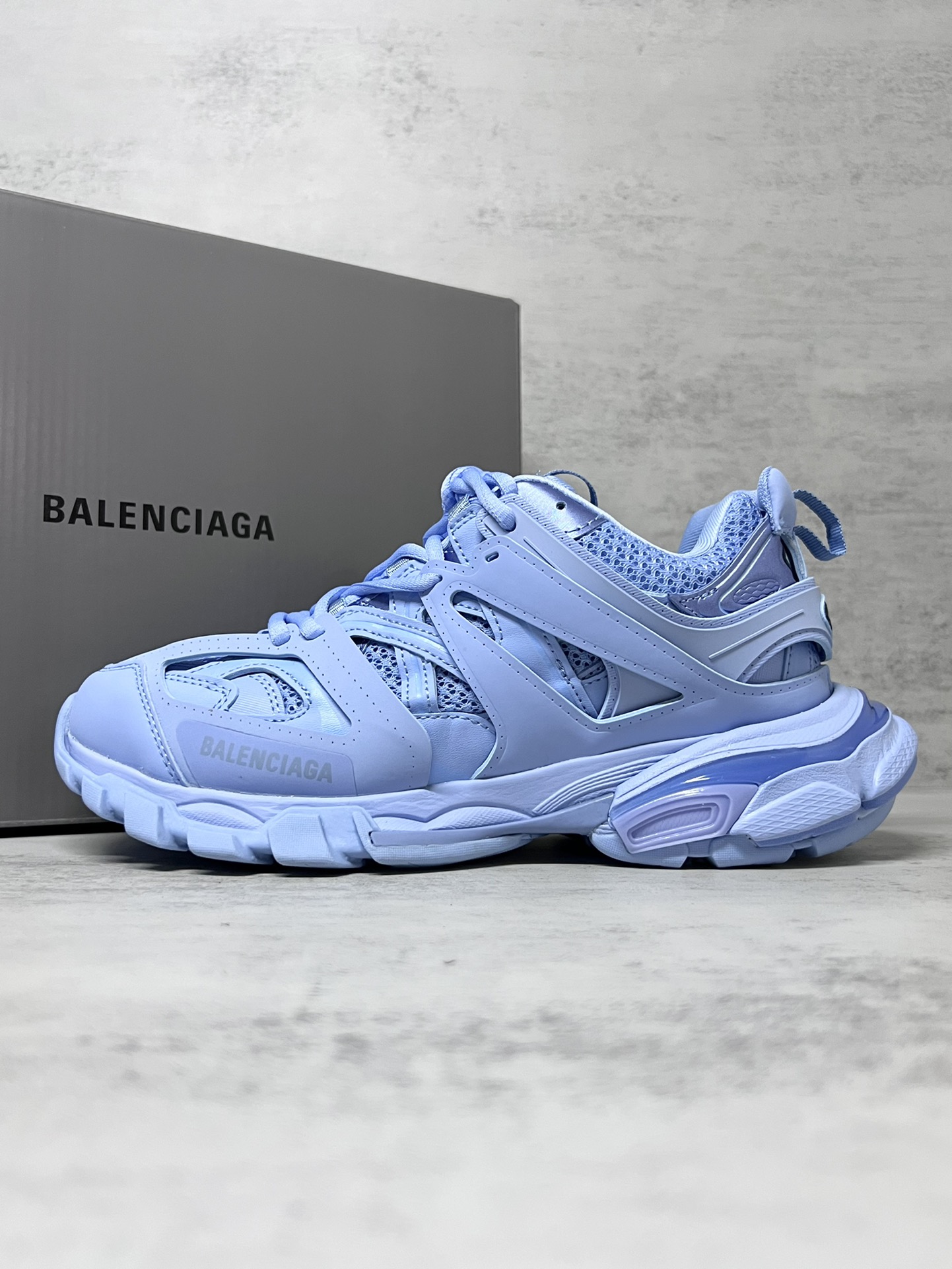 💰430
巴黎世家3.0 三代户外概念鞋老爹鞋“天空蓝”Balenciaga Sneaker Tess s.Gomma 纯原版本 原装大盒 从里到外 一切百分百还原官方配置 顶级专供碾压市面一切真标版本
尺码：35 36 37 38 39 40 41 42 43 44 45新色陆续更新中！