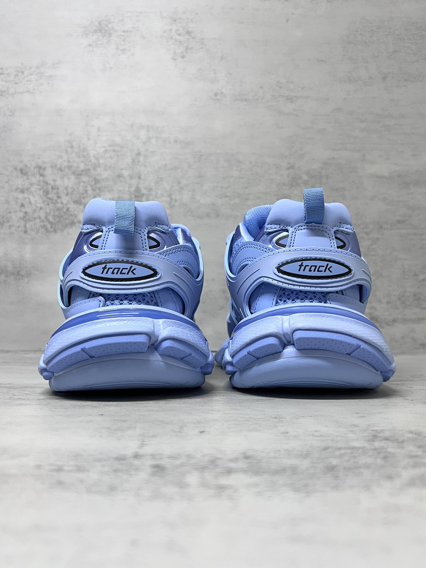 💰430
巴黎世家3.0 三代户外概念鞋老爹鞋“天空蓝”Balenciaga Sneaker Tess s.Gomma 纯原版本 原装大盒 从里到外 一切百分百还原官方配置 顶级专供碾压市面一切真标版本
尺码：35 36 37 38 39 40 41 42 43 44 45新色陆续更新中！