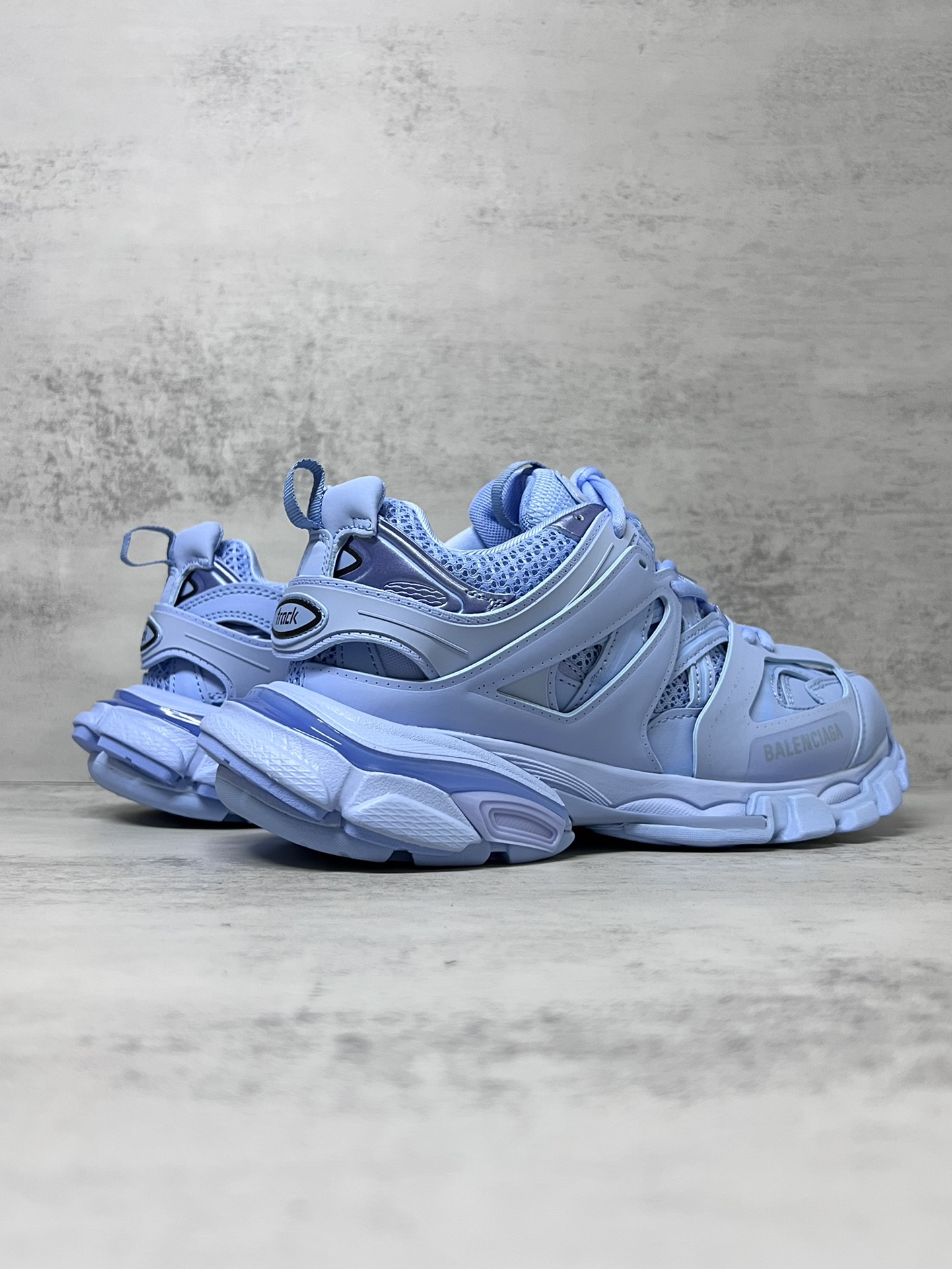 💰430
巴黎世家3.0 三代户外概念鞋老爹鞋“天空蓝”Balenciaga Sneaker Tess s.Gomma 纯原版本 原装大盒 从里到外 一切百分百还原官方配置 顶级专供碾压市面一切真标版本
尺码：35 36 37 38 39 40 41 42 43 44 45新色陆续更新中！
