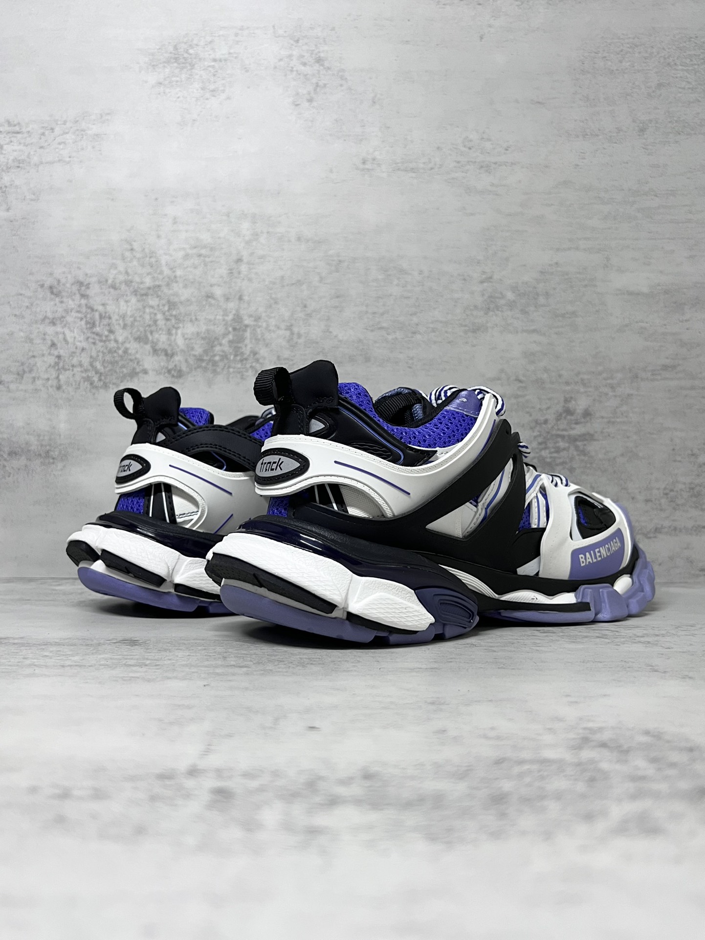 💰420
巴黎世家3.0 三代户外概念鞋老爹鞋“白紫”Balenciaga Sneaker Tess s.Gomma 纯原版本 原装大盒 从里到外 一切百分百还原官方配置 顶级专供碾压市面一切真标版本
尺码：36 37 38 39 40 41 42 43 44 45新色陆续更新中！