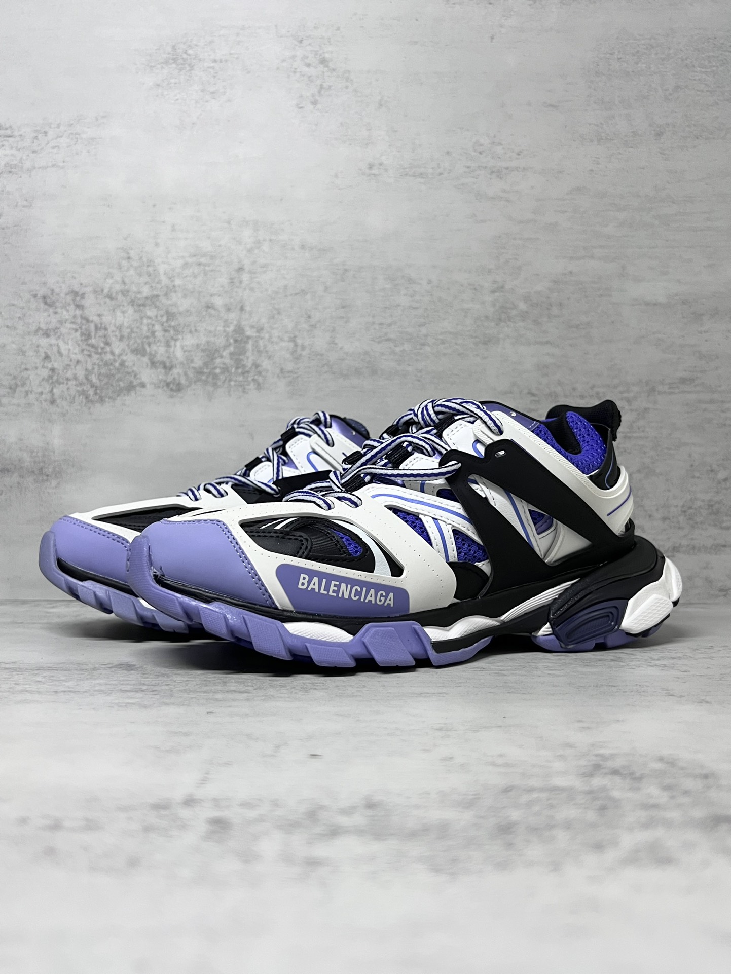 💰420
巴黎世家3.0 三代户外概念鞋老爹鞋“白紫”Balenciaga Sneaker Tess s.Gomma 纯原版本 原装大盒 从里到外 一切百分百还原官方配置 顶级专供碾压市面一切真标版本
尺码：36 37 38 39 40 41 42 43 44 45新色陆续更新中！