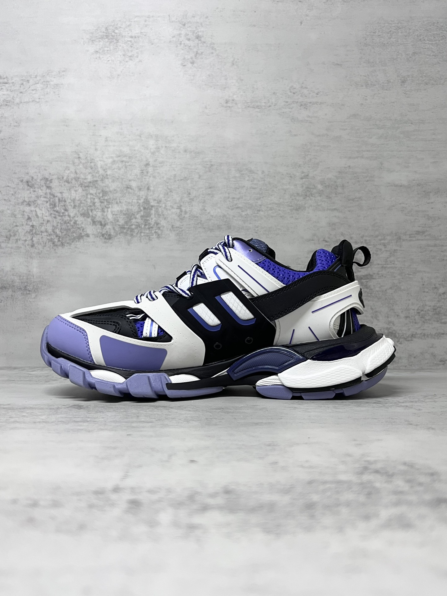 💰420
巴黎世家3.0 三代户外概念鞋老爹鞋“白紫”Balenciaga Sneaker Tess s.Gomma 纯原版本 原装大盒 从里到外 一切百分百还原官方配置 顶级专供碾压市面一切真标版本
尺码：36 37 38 39 40 41 42 43 44 45新色陆续更新中！