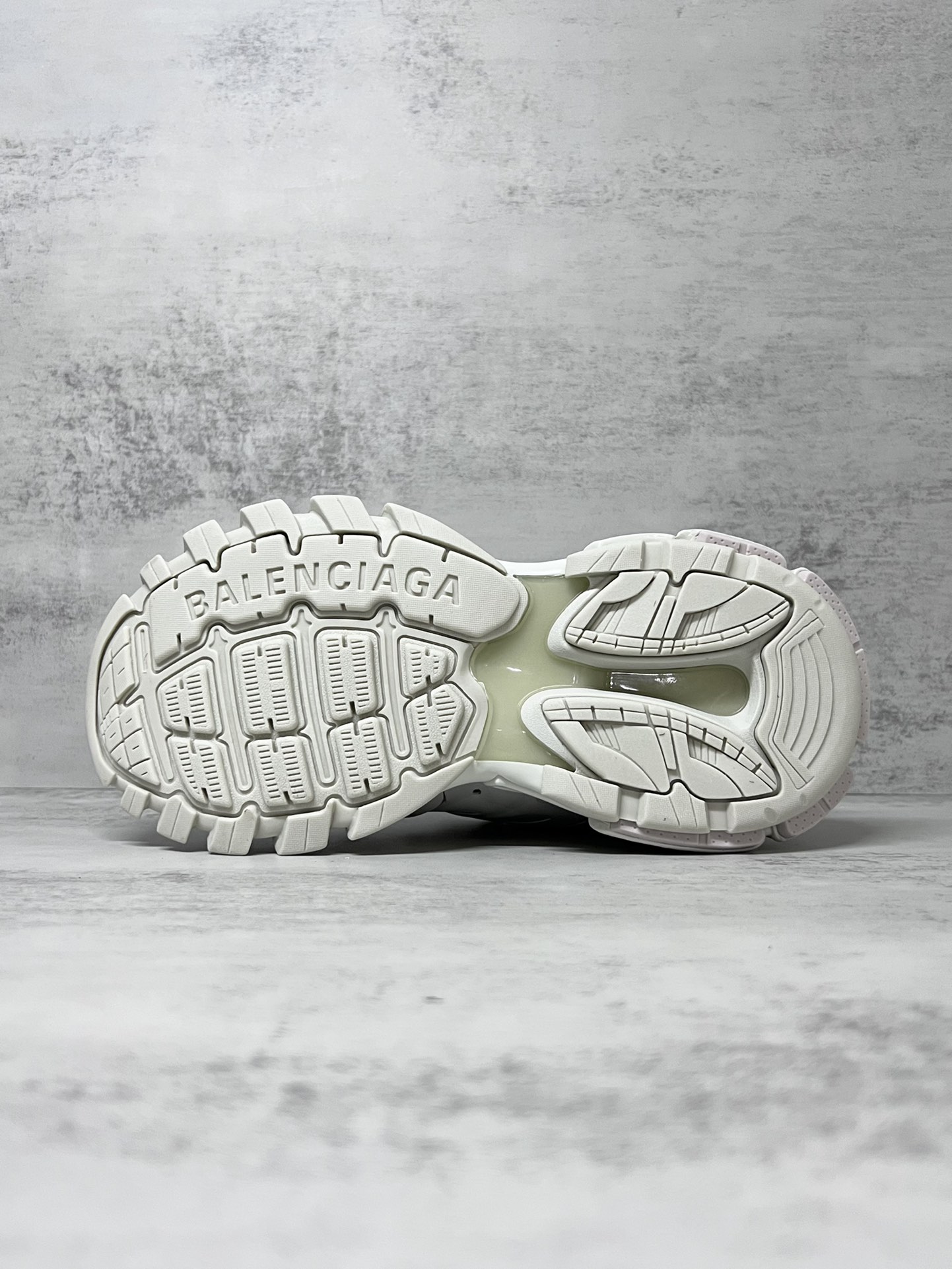💰430
巴黎世家3.0 三代户外概念鞋老爹鞋“白色”Balenciaga Sneaker Tess s.Gomma 纯原版本 原装大盒 从里到外 一切百分百还原官方配置 顶级专供碾压市面一切真标版本
尺码：35 36 37 38 39 40 41 42 43 44 45新色陆续更新中！