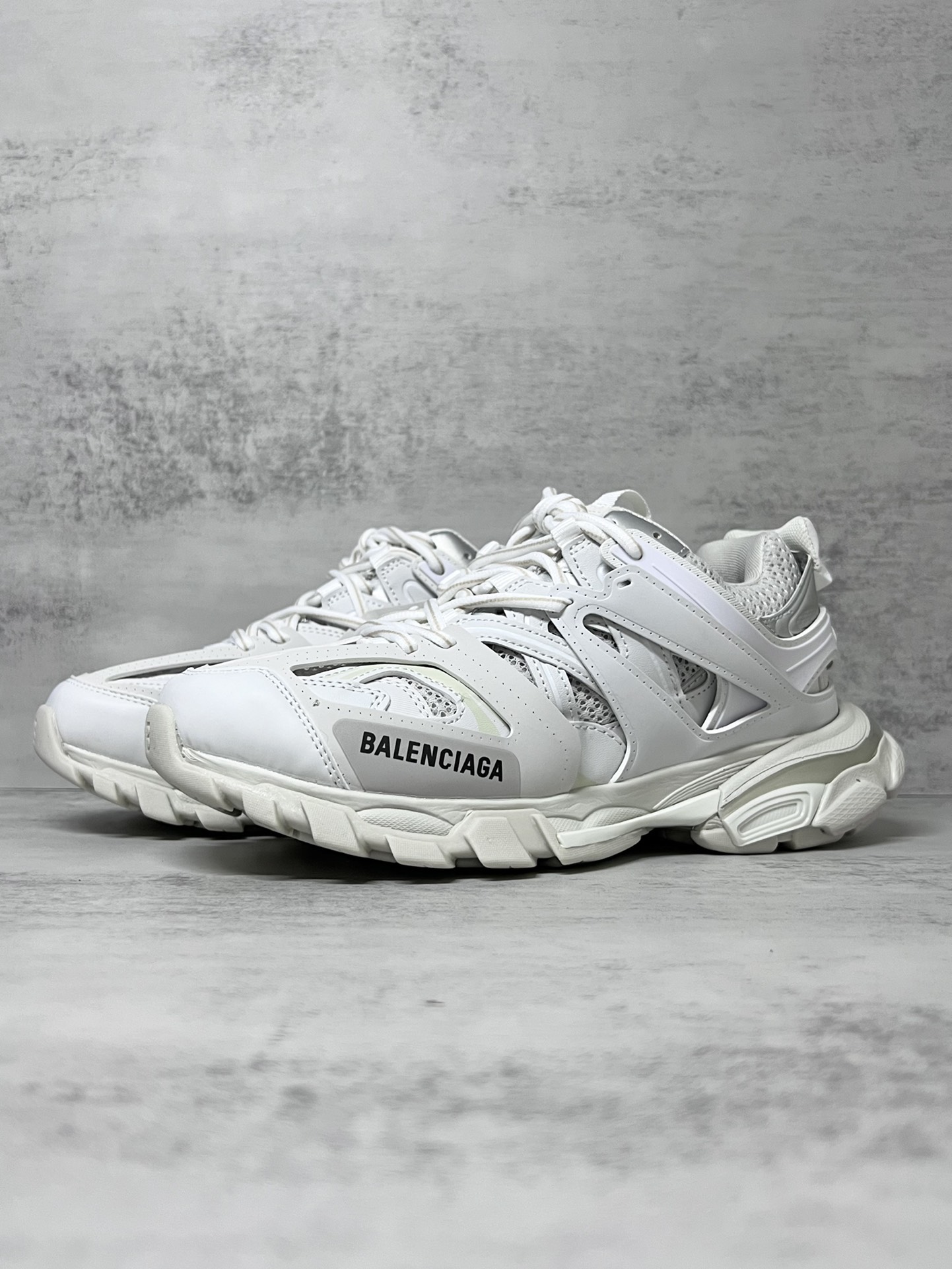 💰430
巴黎世家3.0 三代户外概念鞋老爹鞋“白色”Balenciaga Sneaker Tess s.Gomma 纯原版本 原装大盒 从里到外 一切百分百还原官方配置 顶级专供碾压市面一切真标版本
尺码：35 36 37 38 39 40 41 42 43 44 45新色陆续更新中！