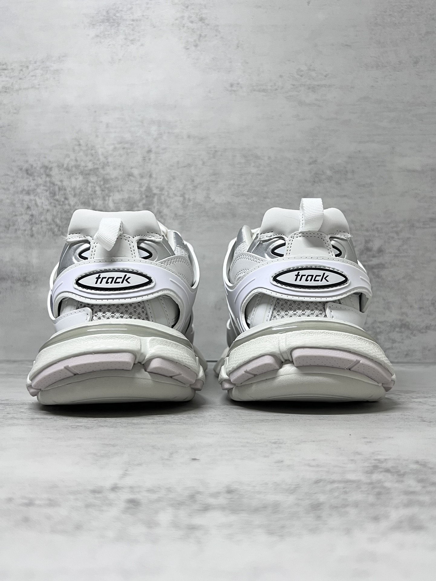 💰430
巴黎世家3.0 三代户外概念鞋老爹鞋“白色”Balenciaga Sneaker Tess s.Gomma 纯原版本 原装大盒 从里到外 一切百分百还原官方配置 顶级专供碾压市面一切真标版本
尺码：35 36 37 38 39 40 41 42 43 44 45新色陆续更新中！