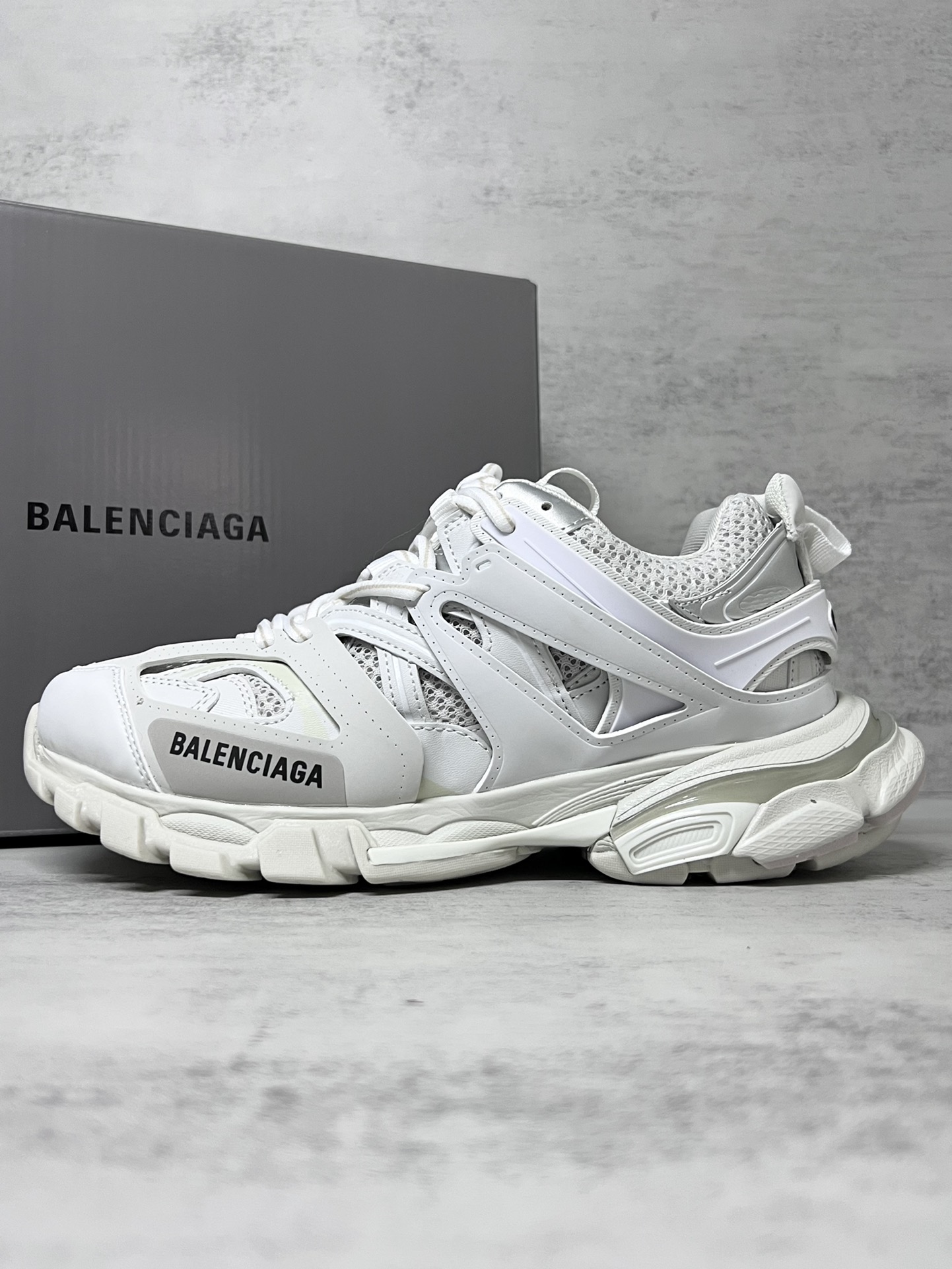 💰430
巴黎世家3.0 三代户外概念鞋老爹鞋“白色”Balenciaga Sneaker Tess s.Gomma 纯原版本 原装大盒 从里到外 一切百分百还原官方配置 顶级专供碾压市面一切真标版本
尺码：35 36 37 38 39 40 41 42 43 44 45新色陆续更新中！