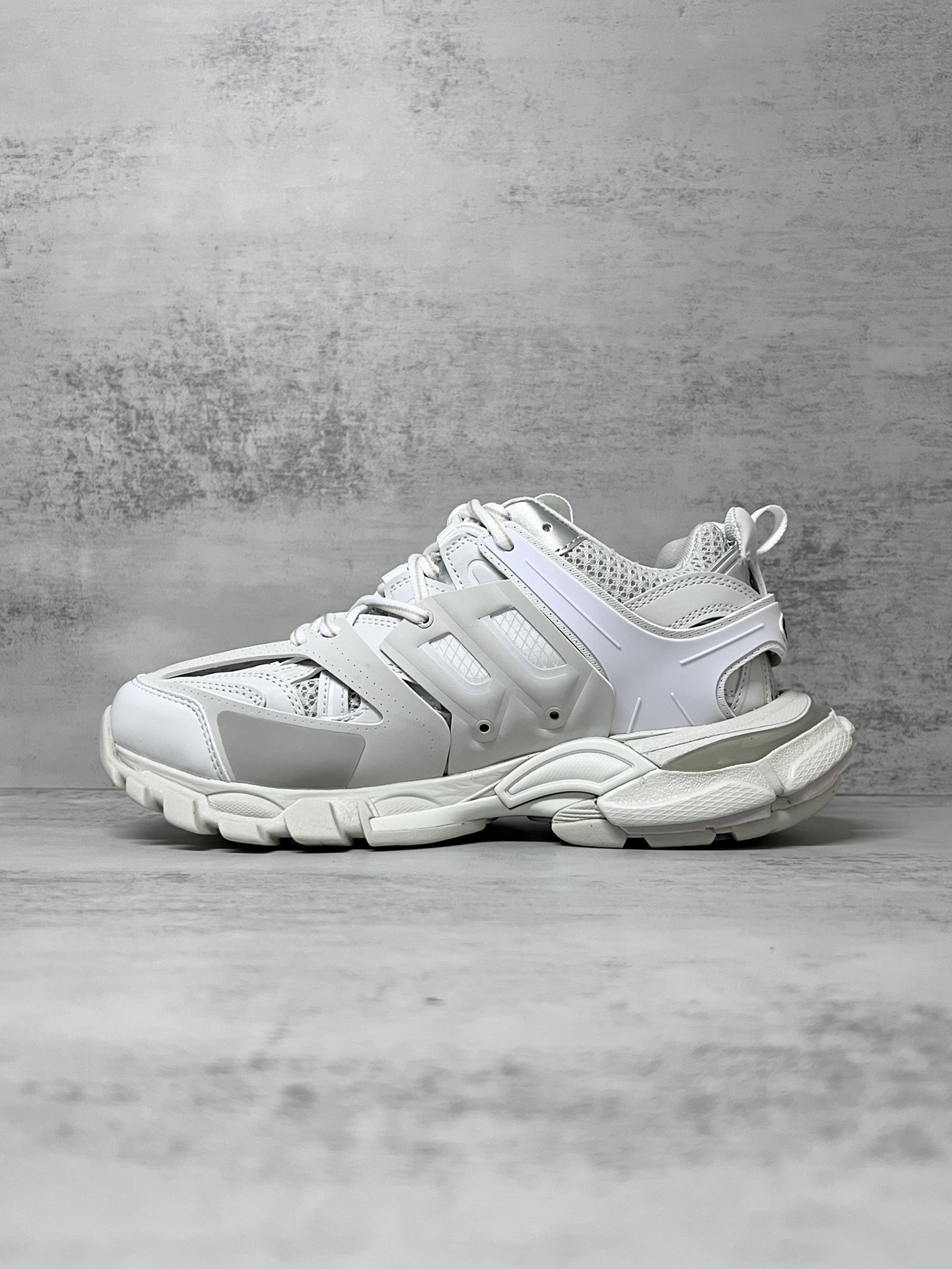 💰430
巴黎世家3.0 三代户外概念鞋老爹鞋“白色”Balenciaga Sneaker Tess s.Gomma 纯原版本 原装大盒 从里到外 一切百分百还原官方配置 顶级专供碾压市面一切真标版本
尺码：35 36 37 38 39 40 41 42 43 44 45新色陆续更新中！