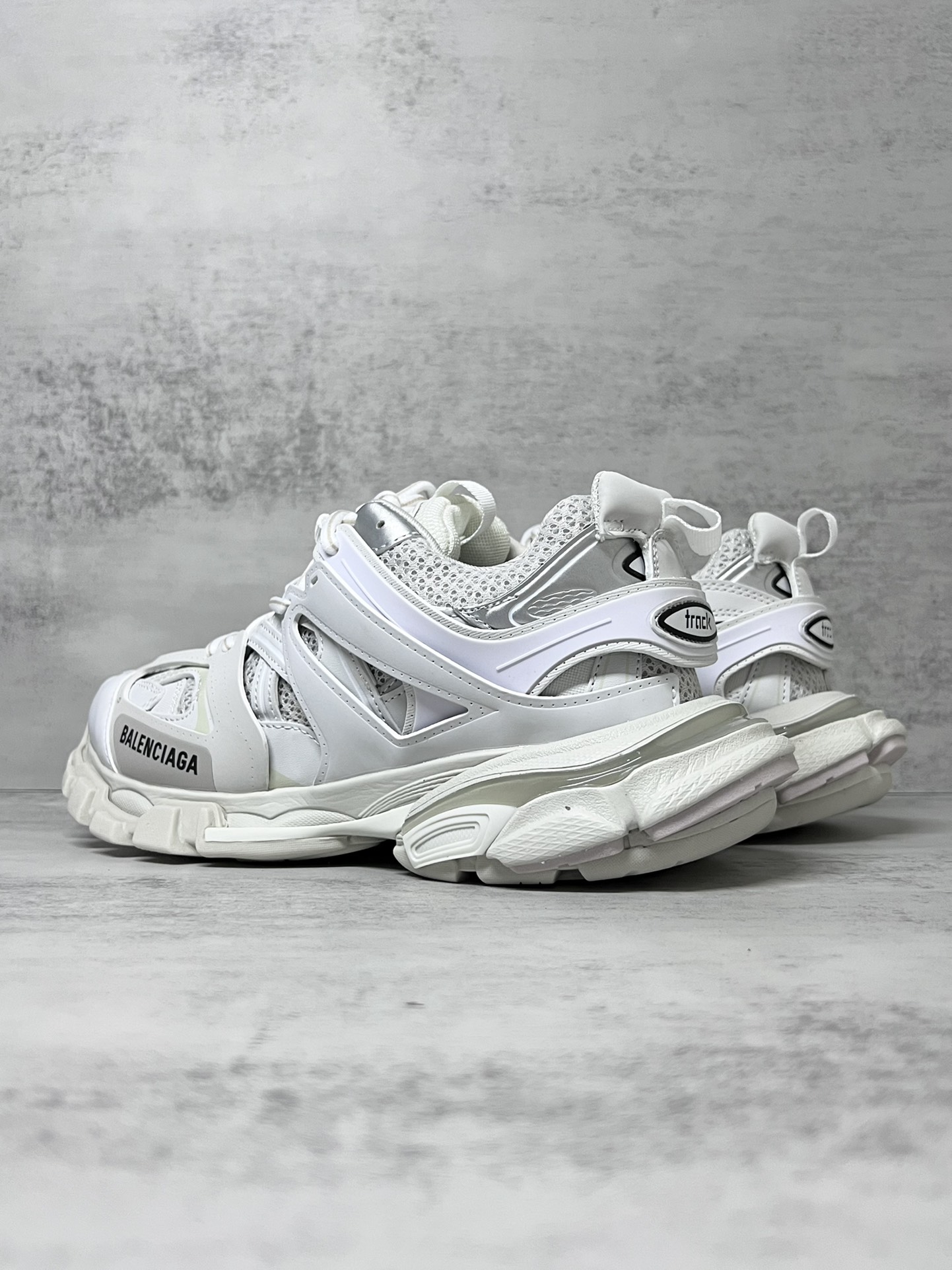 💰430
巴黎世家3.0 三代户外概念鞋老爹鞋“白色”Balenciaga Sneaker Tess s.Gomma 纯原版本 原装大盒 从里到外 一切百分百还原官方配置 顶级专供碾压市面一切真标版本
尺码：35 36 37 38 39 40 41 42 43 44 45新色陆续更新中！