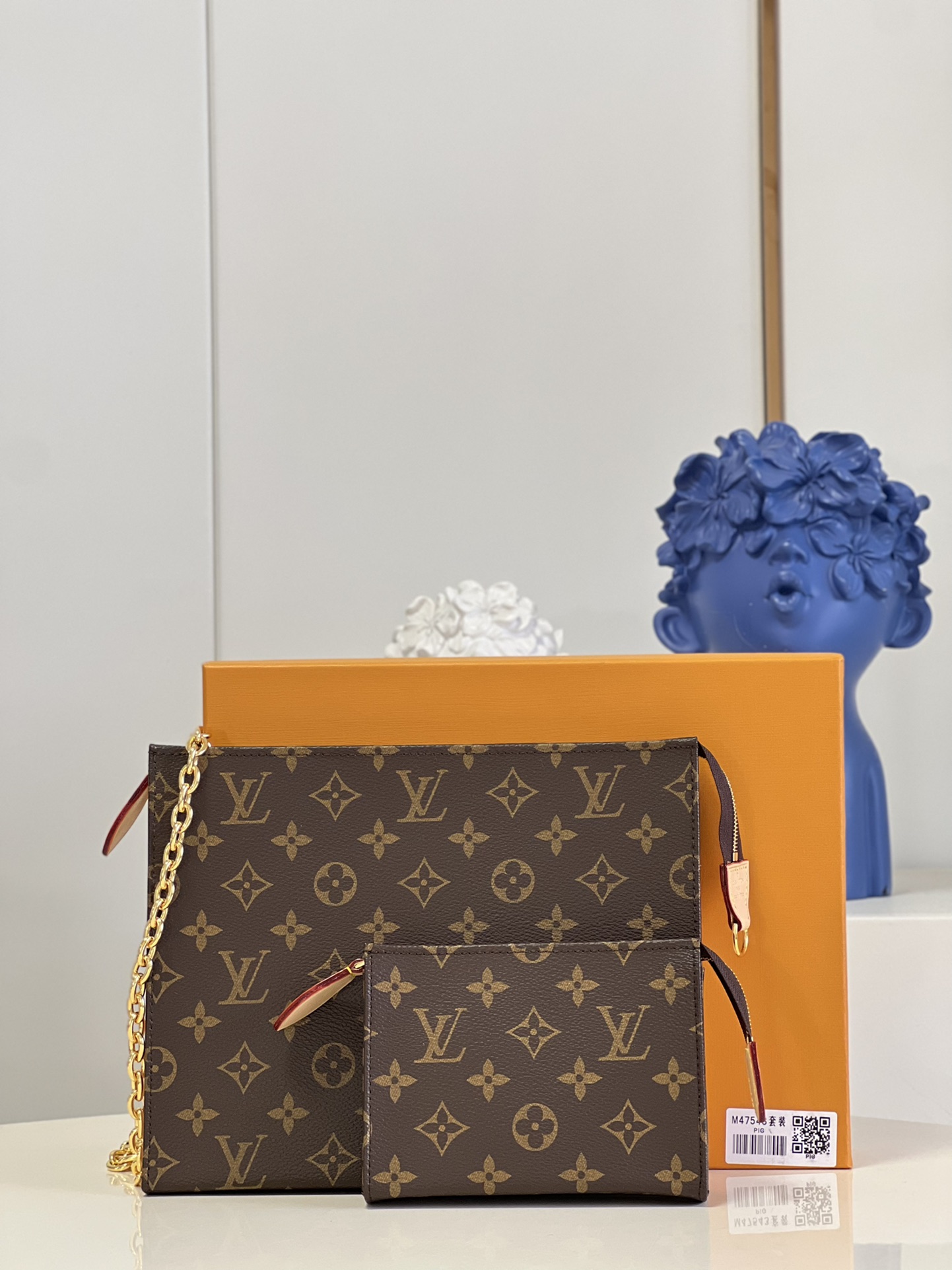 NO:398708,[Exclusive real-life M47543 set] This small and fashionable Pochette Voyage medium-sized handbag is made of Damier Graphite plaid coated canvas material, presbyopia yellow leather double bag chain two-piece three-piece suit bag handbags are diverse in functions, can be placed in the bag as a travel bag or held in the hand, showing a fashionable style, spacious interior space plus a support plate design, easy to access private essentials. Size 27/21/3CMA., LV [original leather], louis vuitton,satchels19860909【独家实拍M47543套装】此款小巧而时髦的Pochette Voyage中号手袋采用Damier Graphite格纹涂层帆布材质,老花黄皮双袋链条二件套三件套挎包手包功能多样,既可作为旅行袋放于包中,亦可持于手中,展现时尚风格,宽敞的包内空间加上撑板设计,方便取用私人必备品.尺寸27/21/3CMA.,LV【原厂皮】,louis vuitton,satchels,Bag