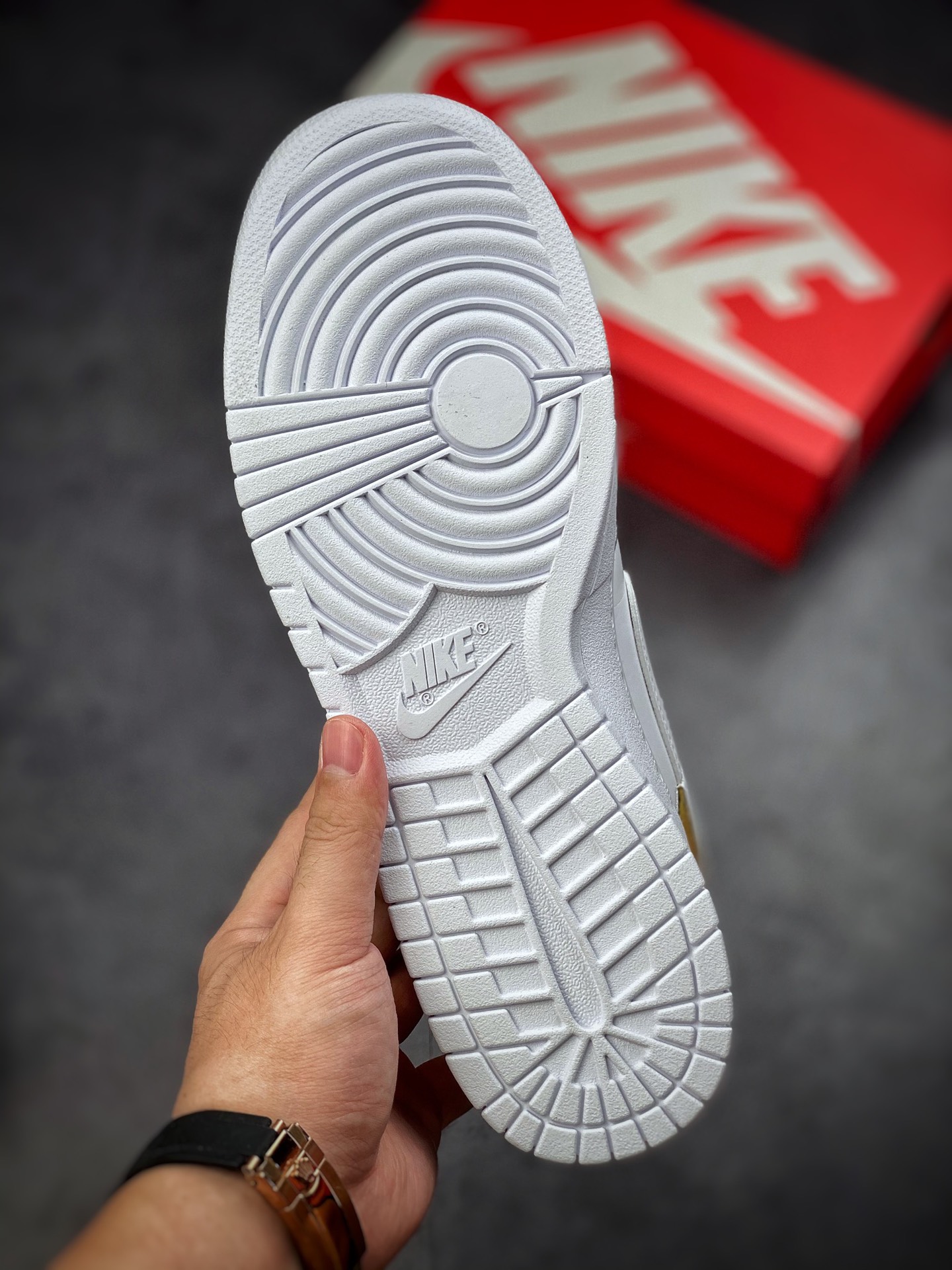 260 Nike SB Dunk low 白金银 DH4403-700