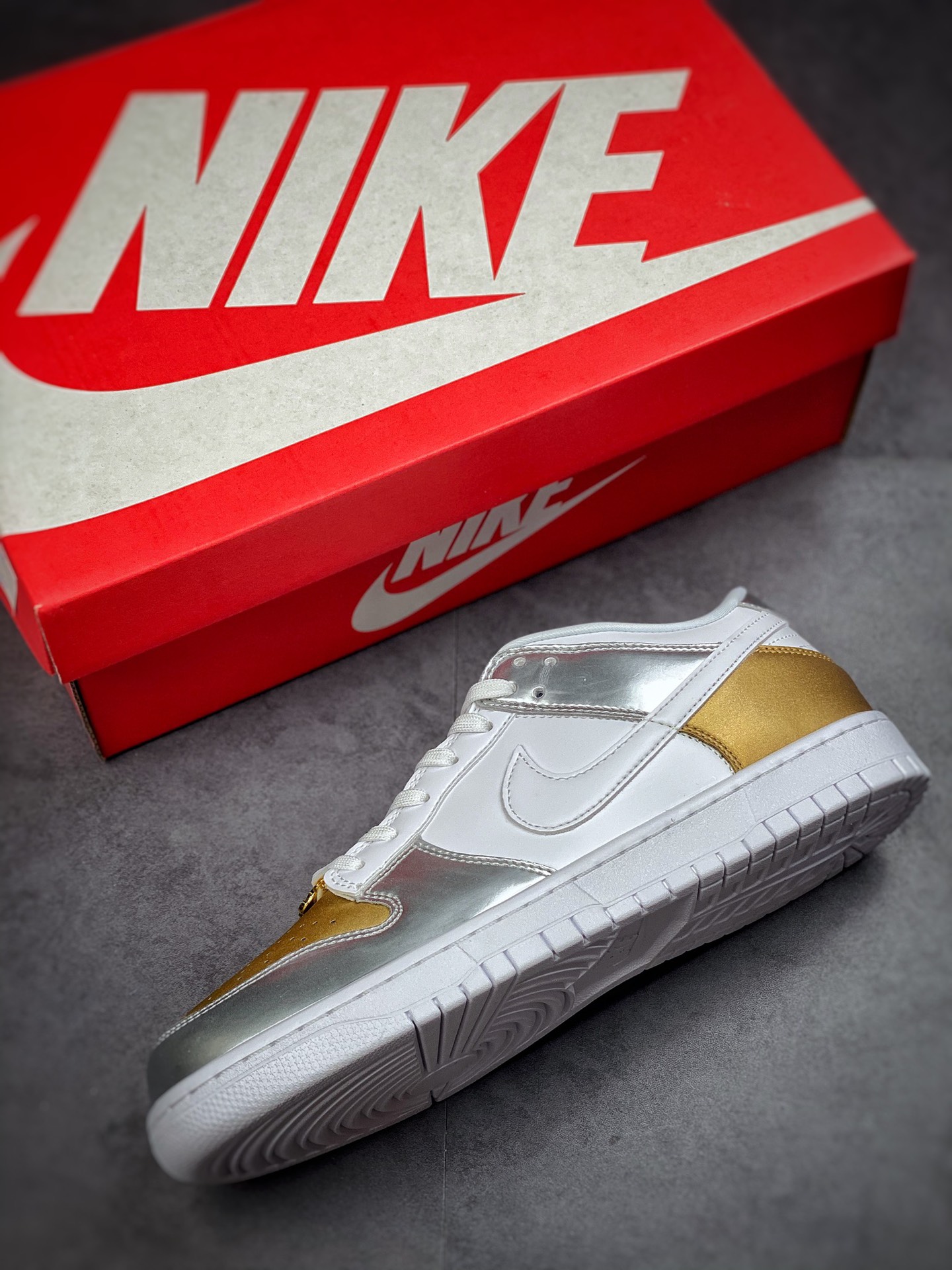 260 Nike SB Dunk low 白金银 DH4403-700