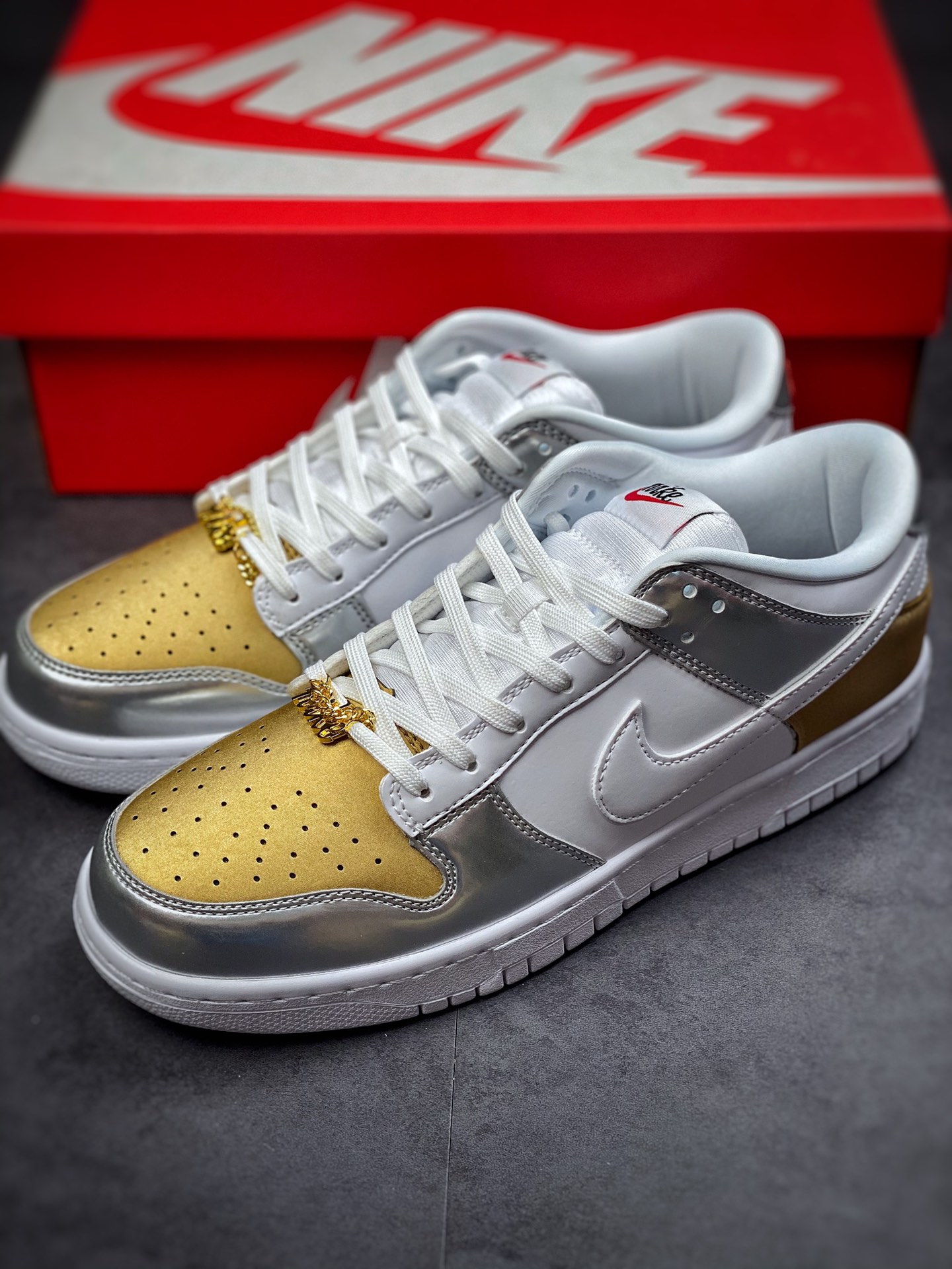 260 Nike SB Dunk low 白金银 DH4403-700