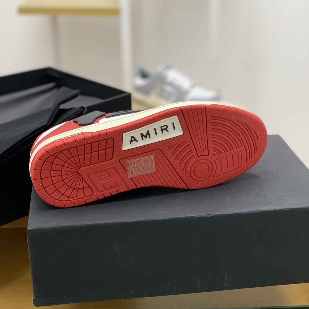 Amiri 此款采用牛皮制成骨头情侣款运动鞋