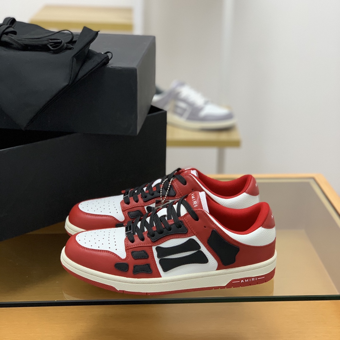 Amiri 此款采用牛皮制成骨头情侣款运动鞋