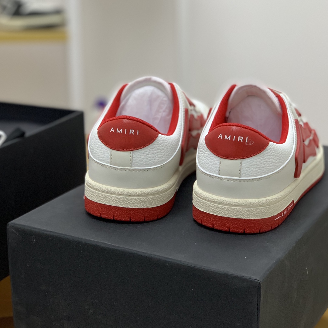 Amiri 此款采用牛皮制成骨头情侣款运动鞋