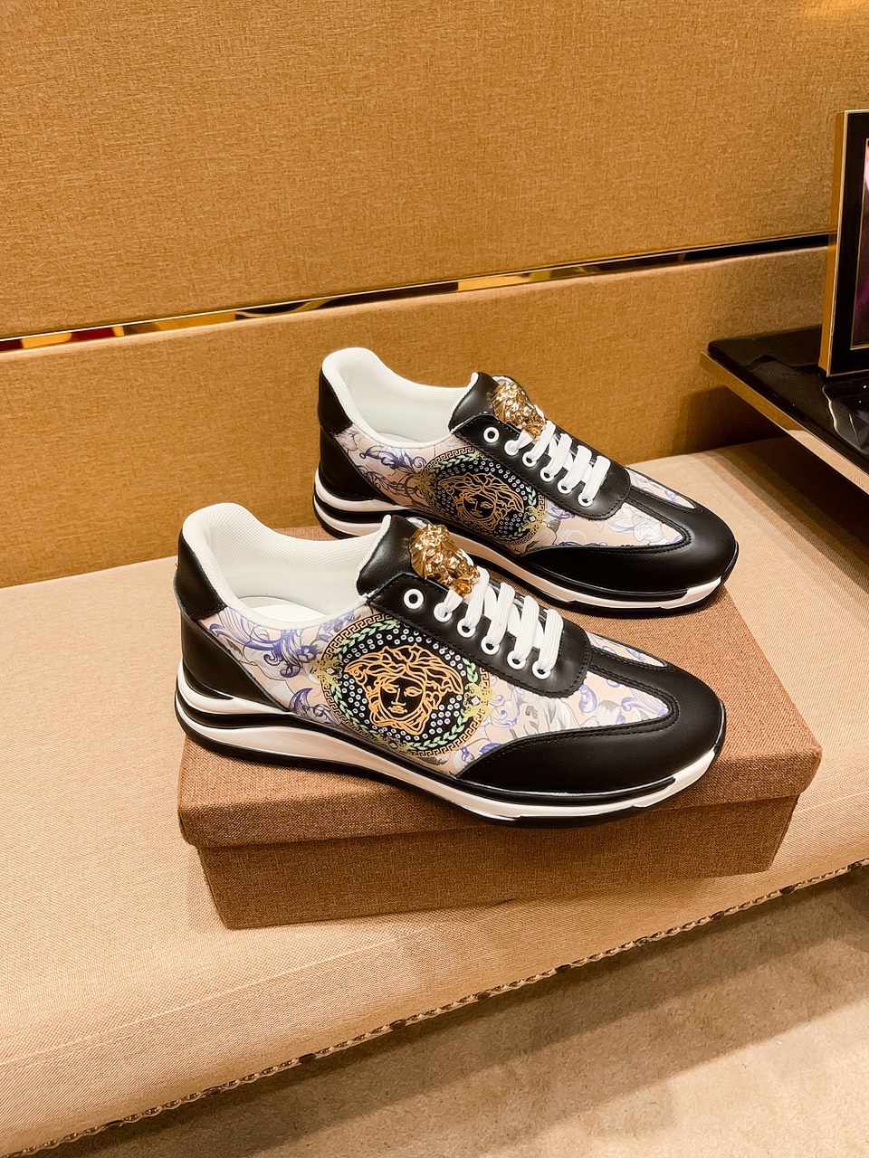 I5  范思哲男鞋高端品牌 官网1：1最新力作：鞋面采用意大利进口头层牛皮搭配舒适透气内里➕原版防滑耐磨大底制作 ，让行走更加便捷舒适，惊世之作，与官方的质量相比美的1：1复刻[色]打造时尚个性衬托你的与众不同潮男必备!经典