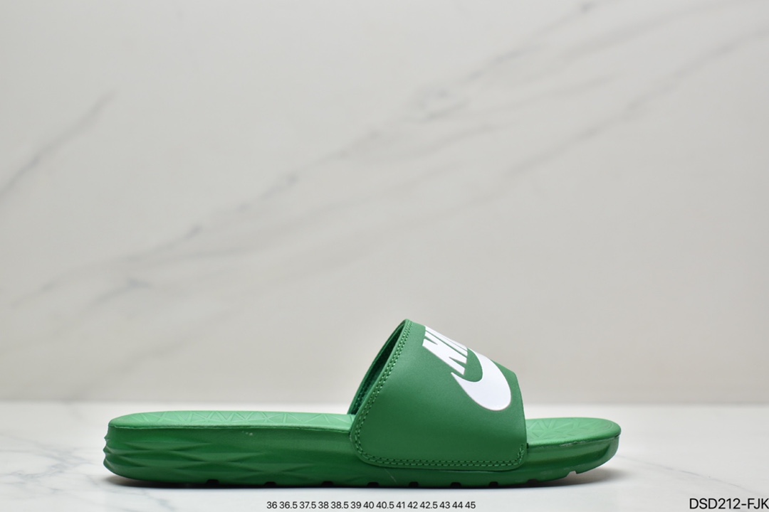 100 耐克2018夏季新款NBA x Nike Benassi SolarSoft Slide 2 运动沙滩拖鞋“NBA绿” 840067