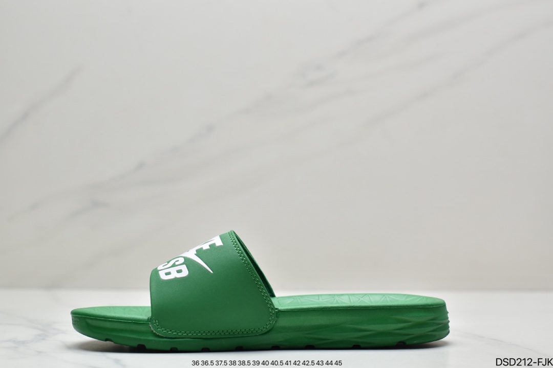 100 耐克2018夏季新款NBA x Nike Benassi SolarSoft Slide 2 运动沙滩拖鞋“NBA绿” 840067