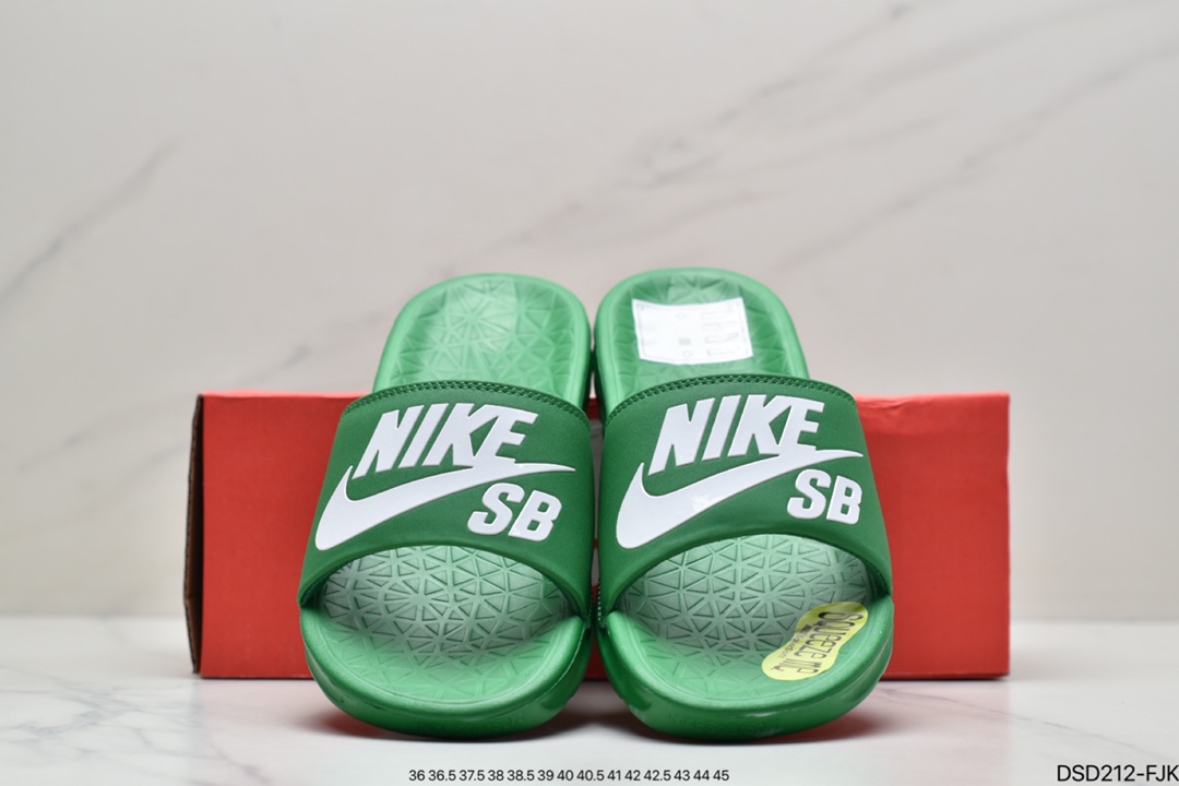 100 耐克2018夏季新款NBA x Nike Benassi SolarSoft Slide 2 运动沙滩拖鞋“NBA绿” 840067