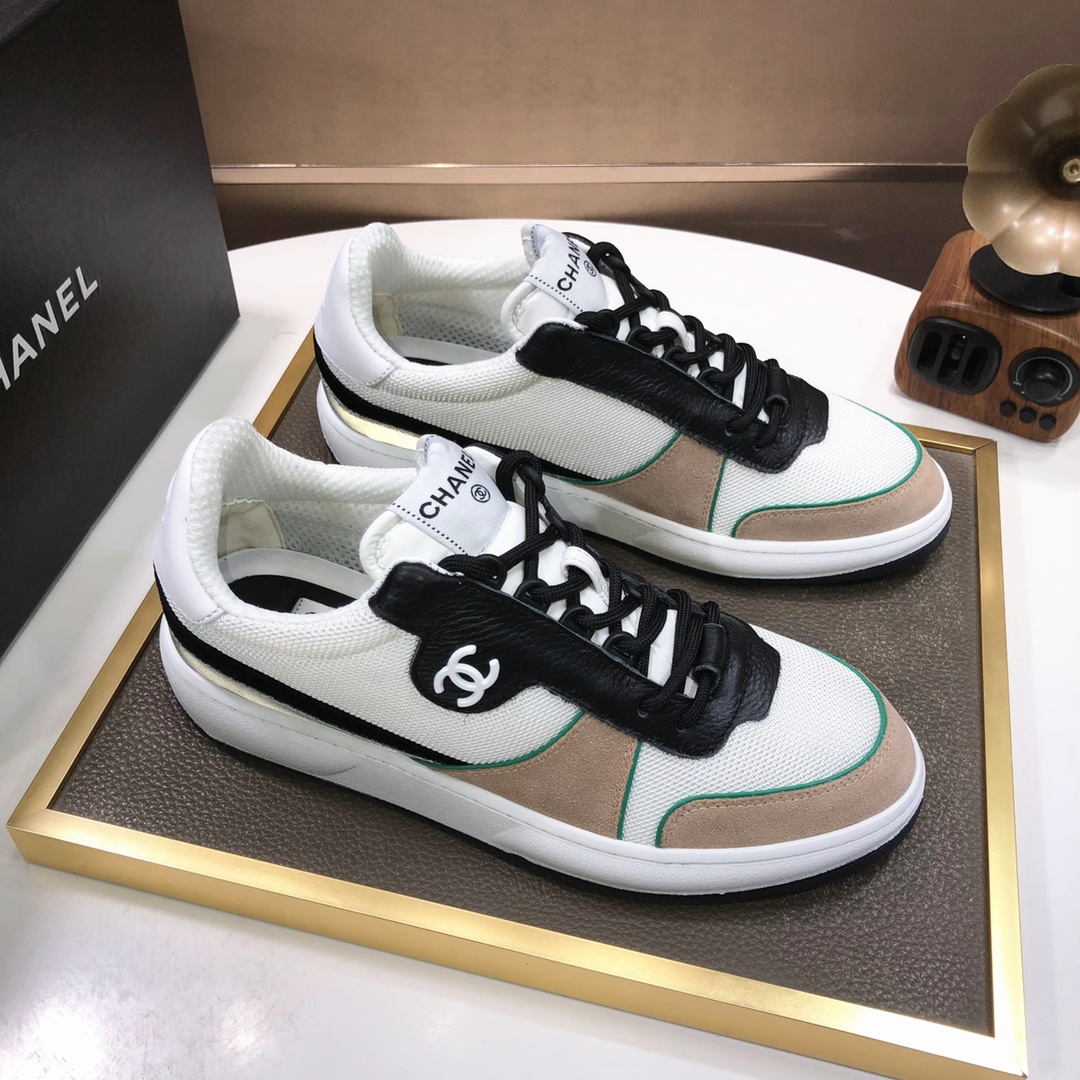 K0  Chanel 香奈儿情侣款 最四季鞋🔥🔥终极衍生款 穿上脚不仅更时髦 而且穿平底鞋也可以拉长整体身型～『特色之处』简约的鞋面搭配显眼的小香布条，即时尚又高端大气 💕💕鞋面精选香奈儿布料 内里舒适柔软布5色可选 🐎