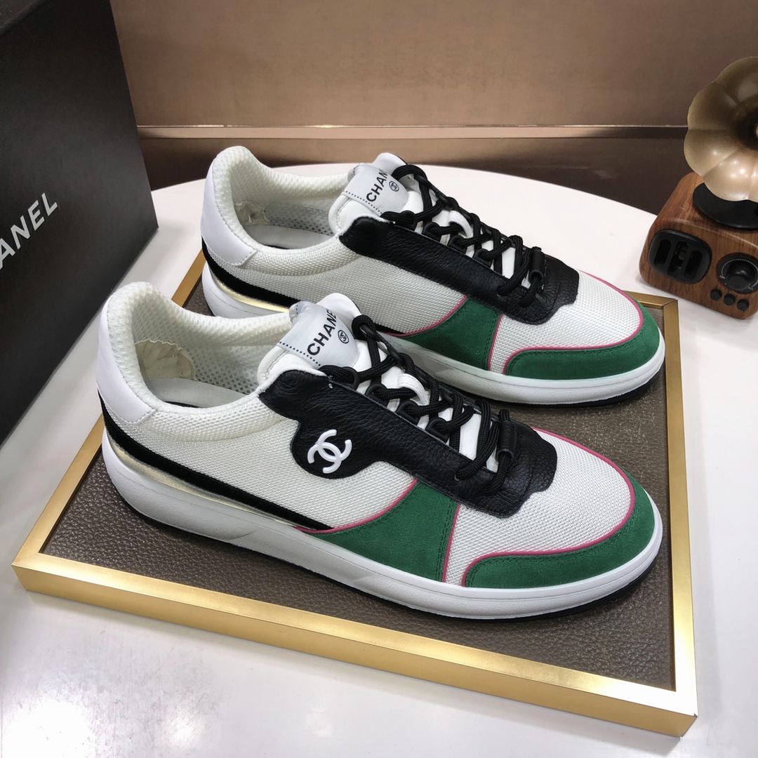 K0  Chanel 香奈儿情侣款 最四季鞋🔥🔥终极衍生款 穿上脚不仅更时髦 而且穿平底鞋也可以拉长整体身型～『特色之处』简约的鞋面搭配显眼的小香布条，即时尚又高端大气 💕💕鞋面精选香奈儿布料 内里舒适柔软布5色可选 🐎