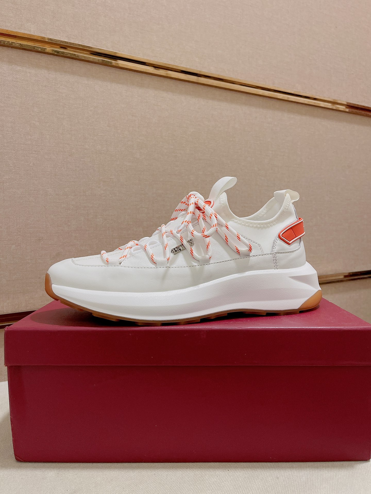 J0 BALLY 巴利官网 鞋面: 进口头层牛皮 内里:进口羊皮内里，。独家原版复刻，原版大底开模 高端定制专柜复刻经得起时间的验证 欢迎对比质量