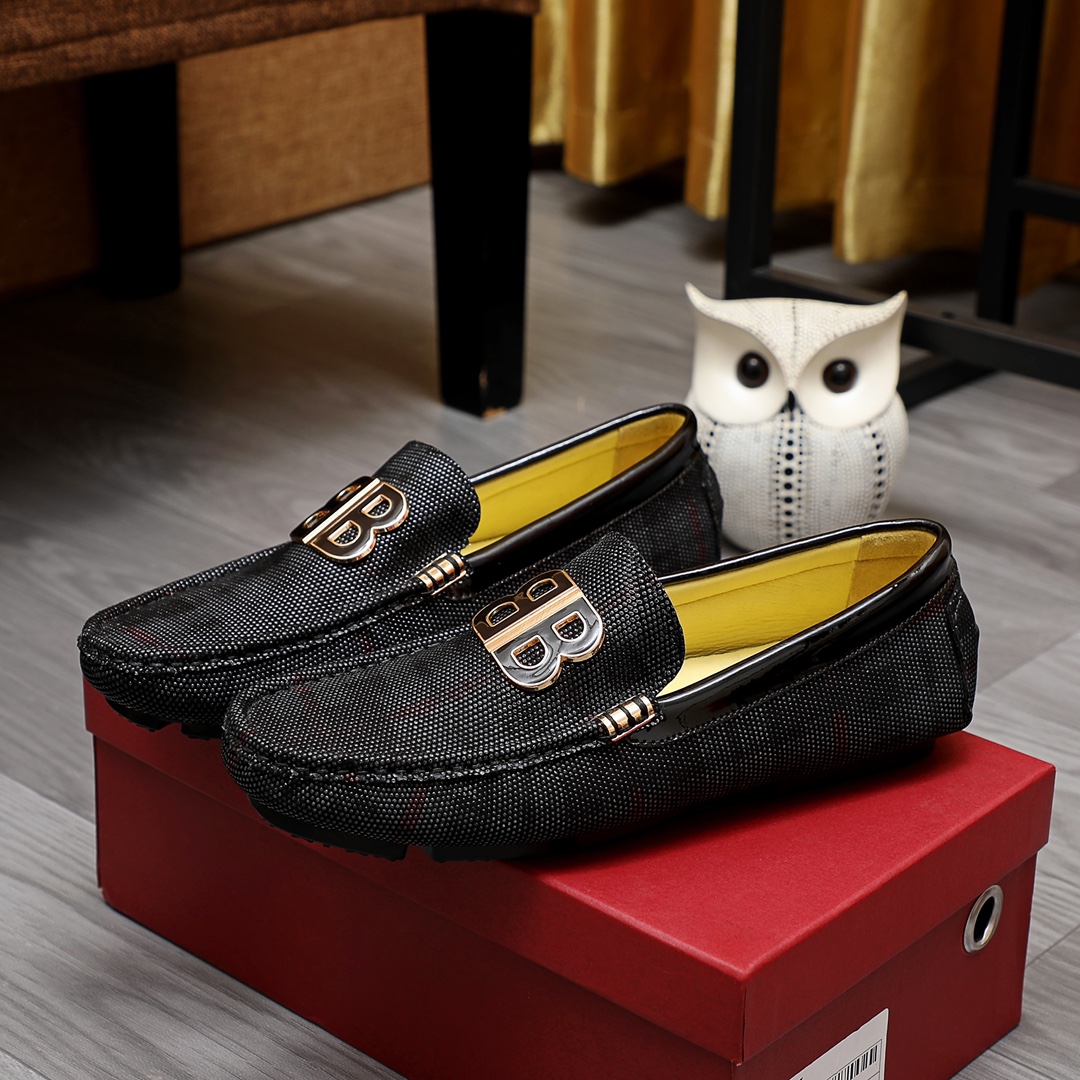 I0 BALLY巴利皮内里顶级男士豆豆鞋专柜同步发售，意大利进口小牛皮，全进口内里，，完全1比1复刻，鞋底：原厂特供原版底，独家活动成型底超级舒适，高品质，可随意进出专柜，欢迎对比。黑色，