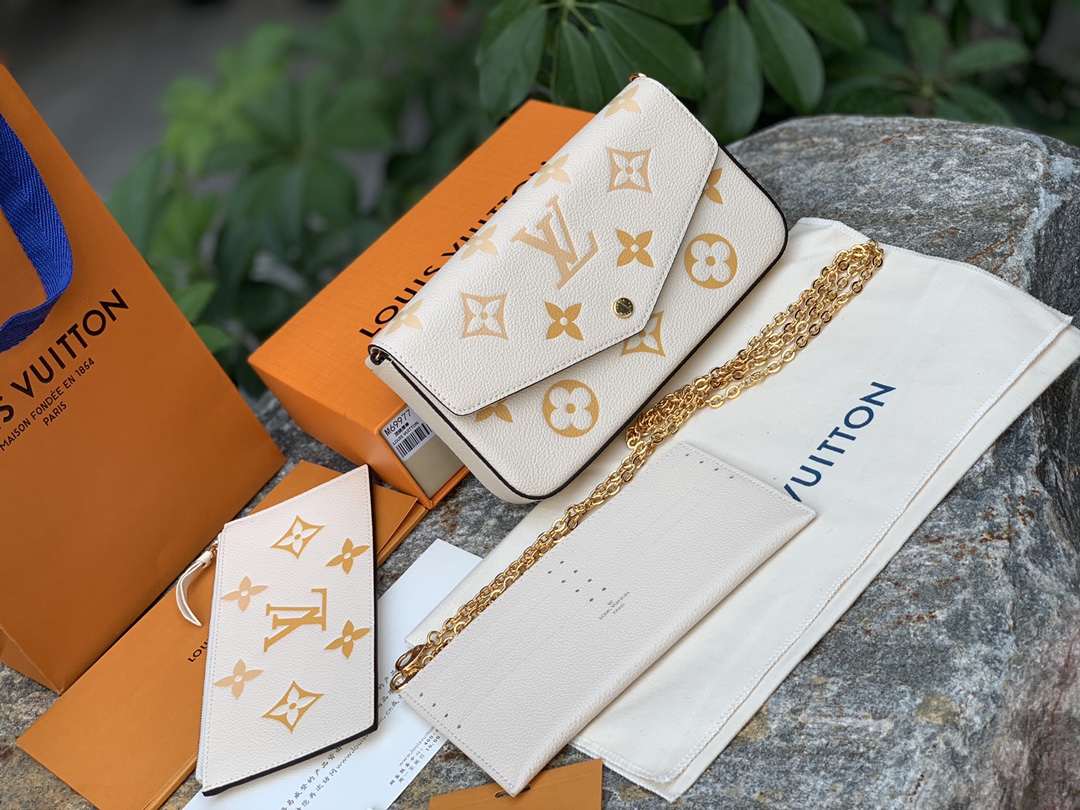 🌼 m80498米色尺寸21 x 12 x 3 CM原厂渠道，纯正血统！手机自然光拍摄，进口压纹软粒面牛