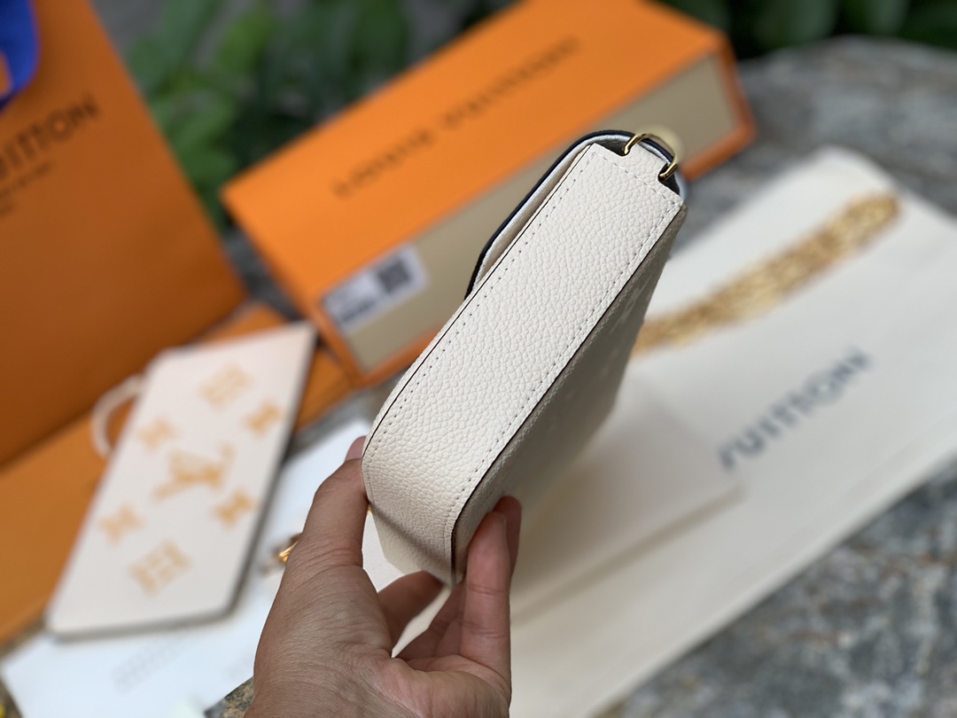 🌼 m80498米色尺寸21 x 12 x 3 CM原厂渠道，纯正血统！手机自然光拍摄，进口压纹软粒面牛