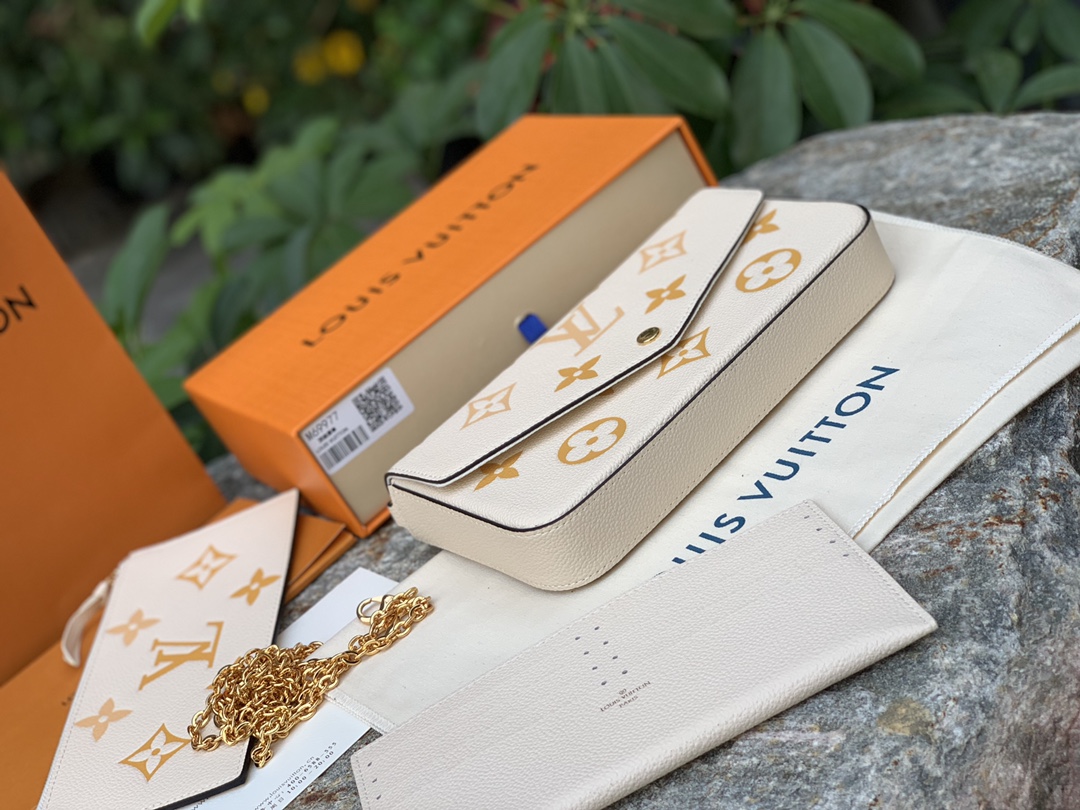 🌼 m80498米色尺寸21 x 12 x 3 CM原厂渠道，纯正血统！手机自然光拍摄，进口压纹软粒面牛