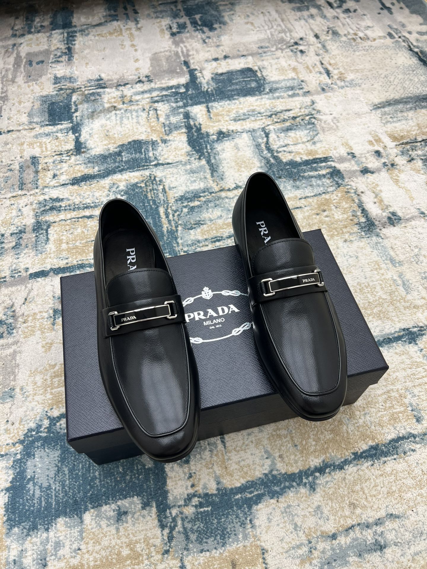 NO:350998,PRADA~ Size 38-45 Pjia original official website new high-end men's leather shoes, top-level original single replica, using imported edge beads/calfskin, hand-painted color, calfskin breathable inner lining, original genuine leather sole!  , prada, cowhide, Leather soles19860909PRADA～ 码数38-45  P家原单官网新品男士高端皮鞋,顶级原单复刻,采用进口开边珠/小牛皮,手工擦色,小牛皮透气内里,原版真皮大底！,,prada,cowhide,Leather soles,Men's shoes