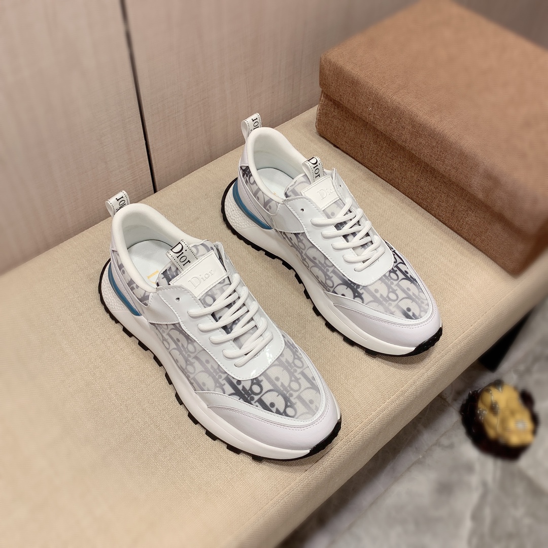 I5     迪奥* 最新•爆款休闲鞋，顶端品牌 奢侈～代购，顶级～质量。专柜同卖产品[强]鞋面選用进口透气牛皮搭配材质➕透气羊皮内里•精细做工。原版个性时尚柔软橡膠耐磨防滑大底，上脚轻巧舒适，实物拍摄🎬實物更好看，004广州码: 38-44。2️⃣色