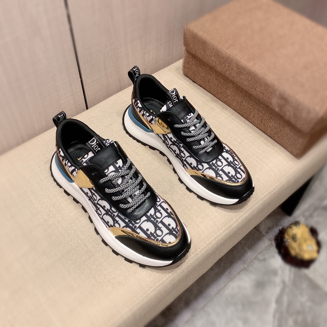 I5     迪奥* 最新•爆款休闲鞋，顶端品牌 奢侈～代购，顶级～质量。专柜同卖产品[强]鞋面選用进口透气牛皮搭配材质➕透气羊皮内里•精细做工。原版个性时尚柔软橡膠耐磨防滑大底，上脚轻巧舒适，实物拍摄🎬實物更好看，004广州码: 38-44。3️⃣色