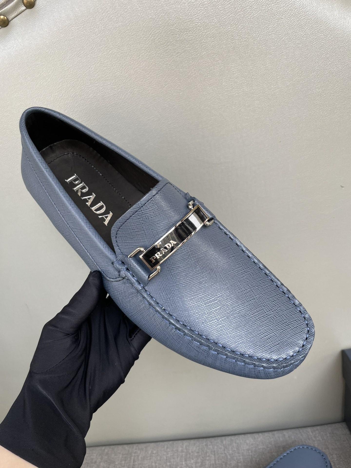 NO:354396,Buy genuine purchasing level, counter synchronized prada classic men's shoes, pure handmade driving footwear, lazy shoes, impeccable workmanship details, imported calfskin imported water dyed cowhide inner blue cross cowhide 39-44 spot (38,45 customized),, prada, cowhide19860909批正品代购级别 专柜同步 prada经典款豆豆男鞋 纯手工开车套脚鞋 懒人鞋 做工细节无可挑剔 鞋面进口开小牛皮 进口水染牛皮内里 蓝色十字纹牛皮39-44现货（38,45定做）,,prada,cowhide,Men's shoes