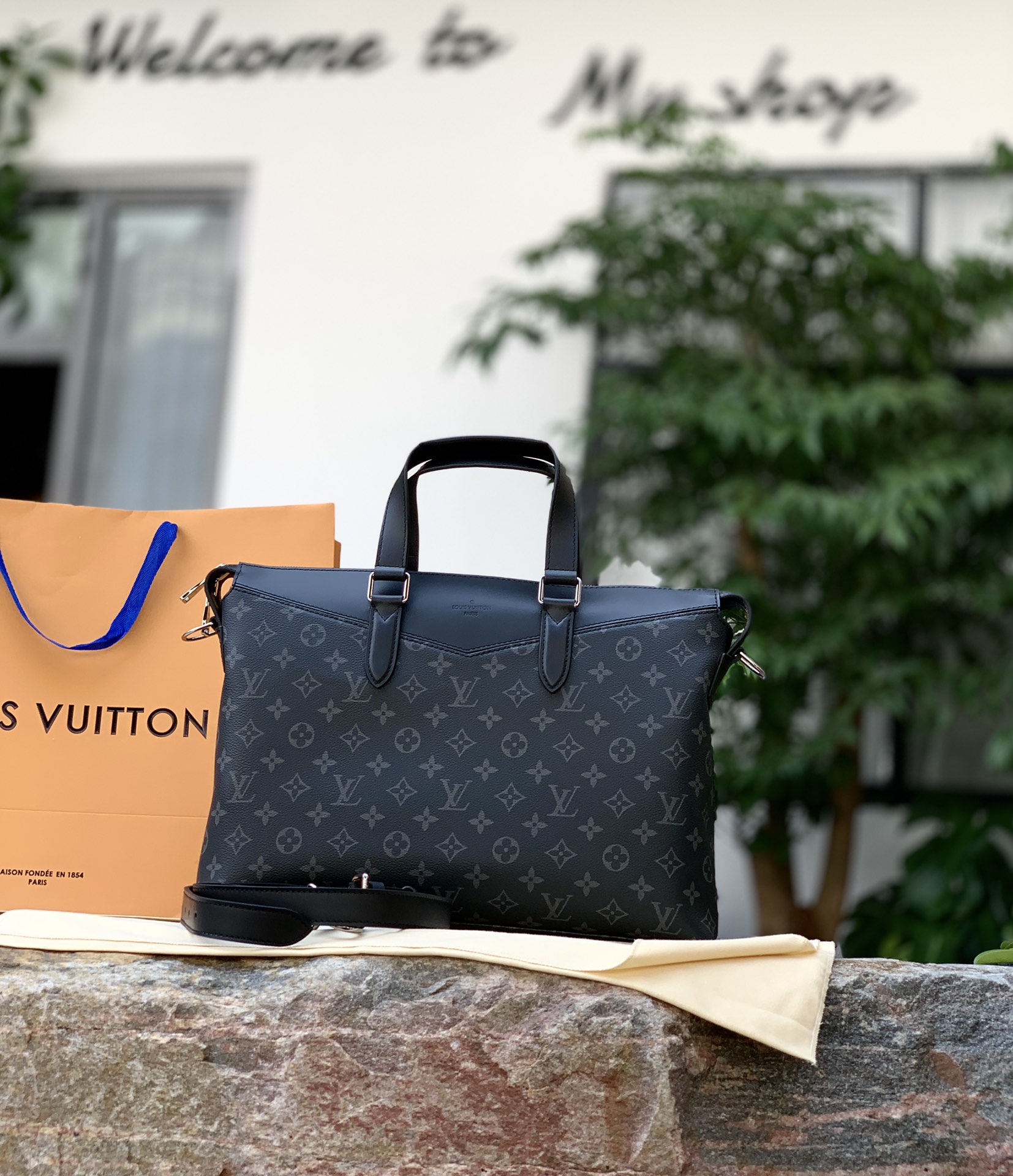 🌼 m40566尺寸39 x 28 x 11 CM百分百原厂渠道货！每日的忙碌通勤或者奔波于各个城市之间