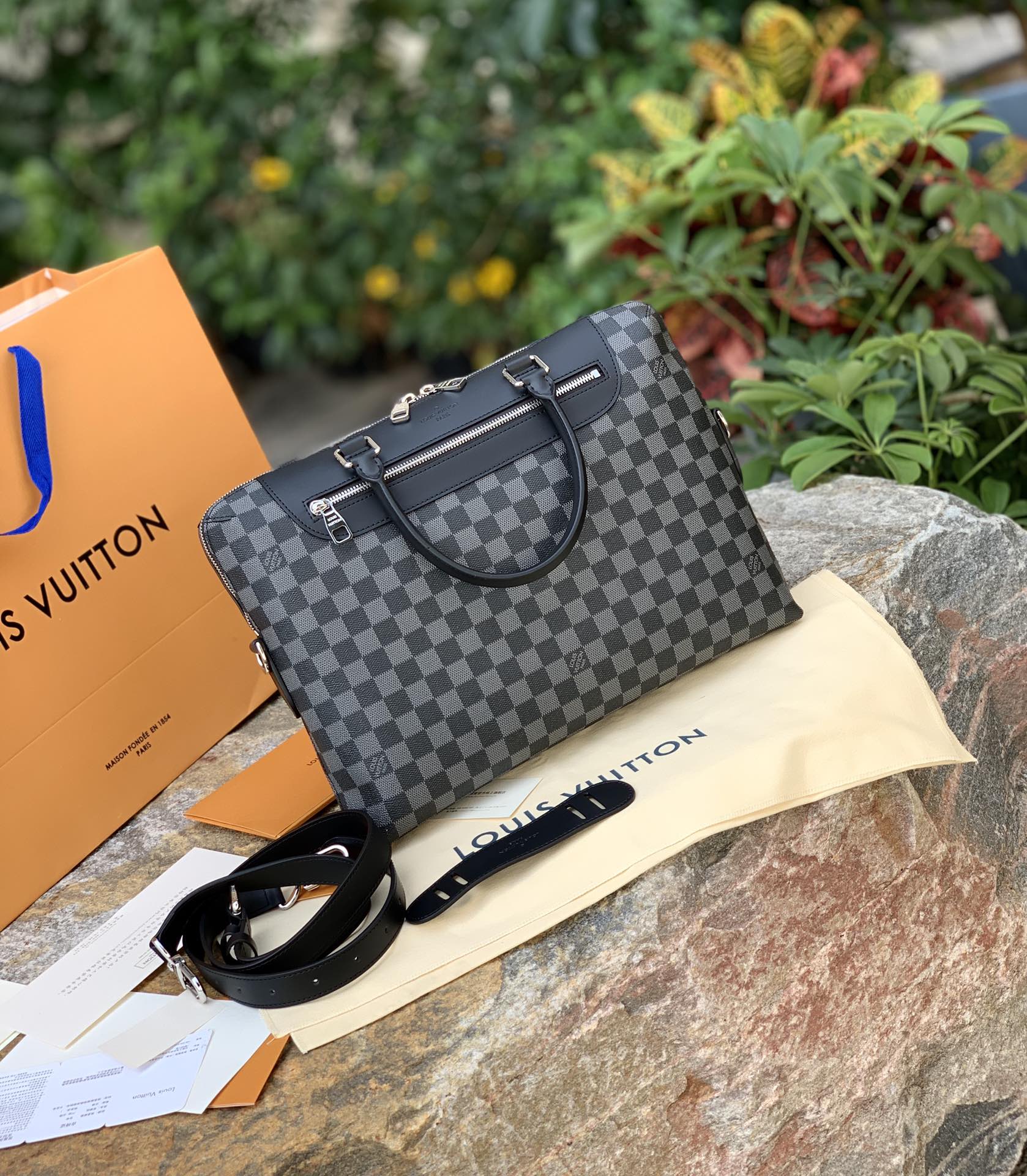 🌼 m48260尺寸37 x 28 x 6 CM原厂渠道，它是真正的好货，摆在这里就是自身最好的证明！整