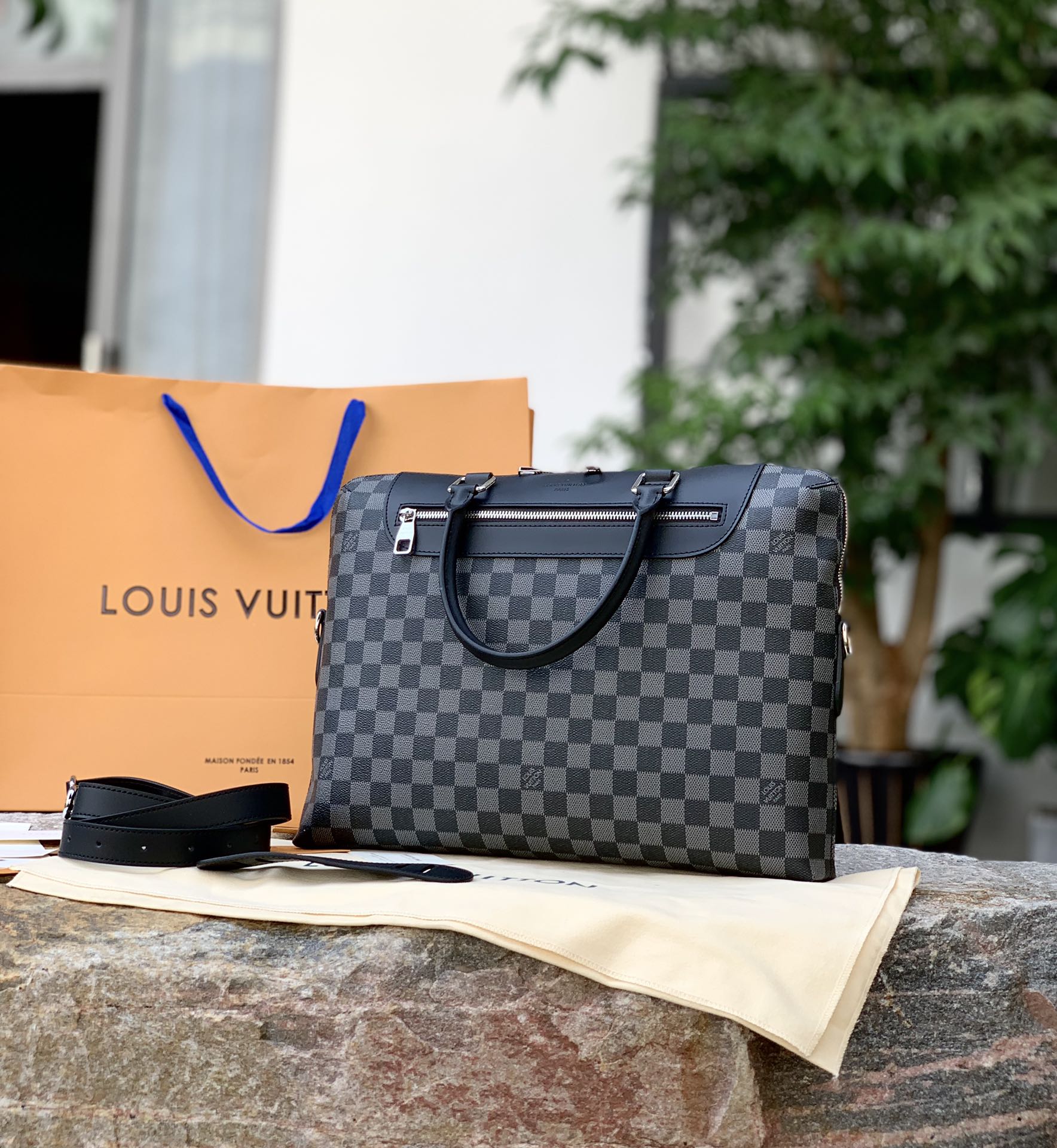 🌼 m48260尺寸37 x 28 x 6 CM原厂渠道，它是真正的好货，摆在这里就是自身最好的证明！整