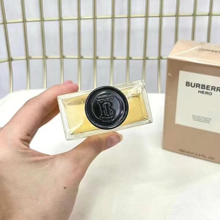 Burberry Hero Eau de Toilette, 100ml - A Scent of Courage and Sophistication 7 i1652519449 8769 5
