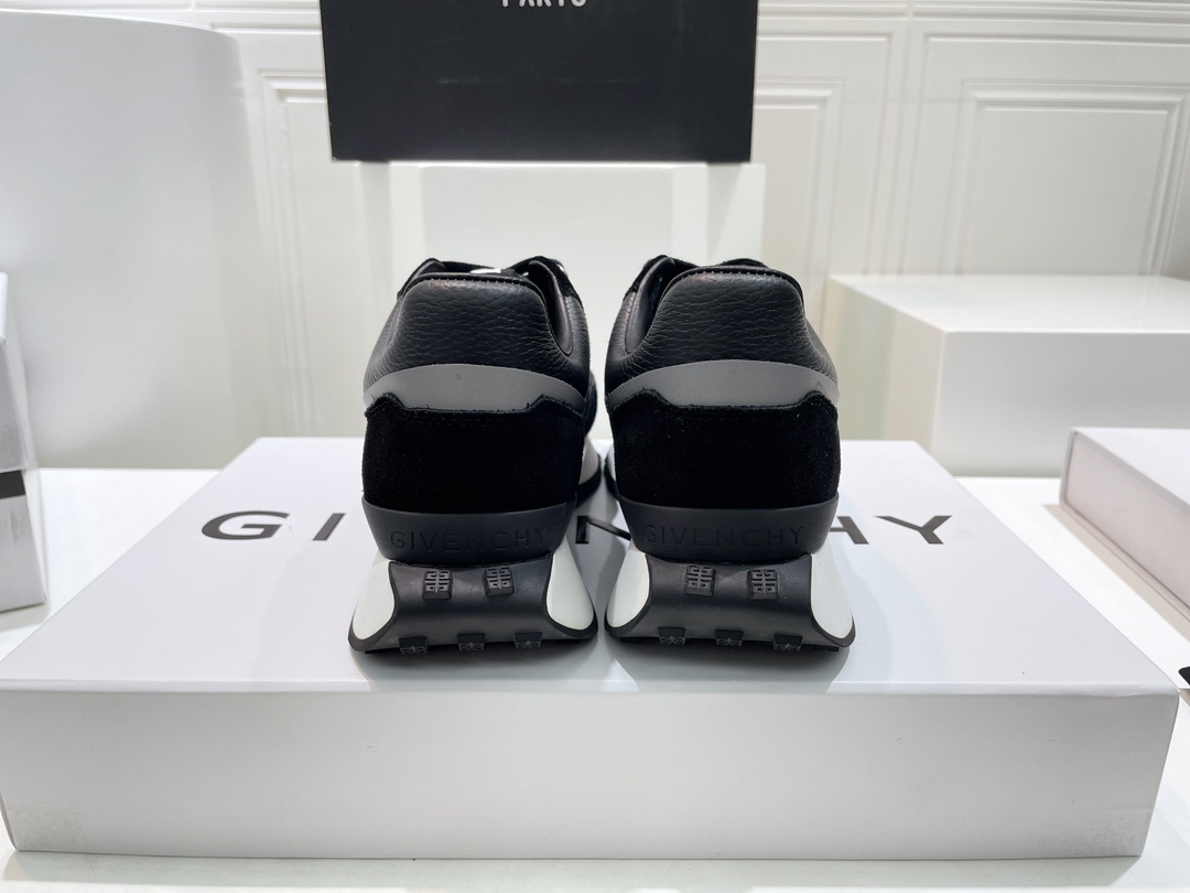 2022 Givenchy Monochrome Sneaker: Lighter Materials, Luxe Details, Comfortable Fit - 图片 8