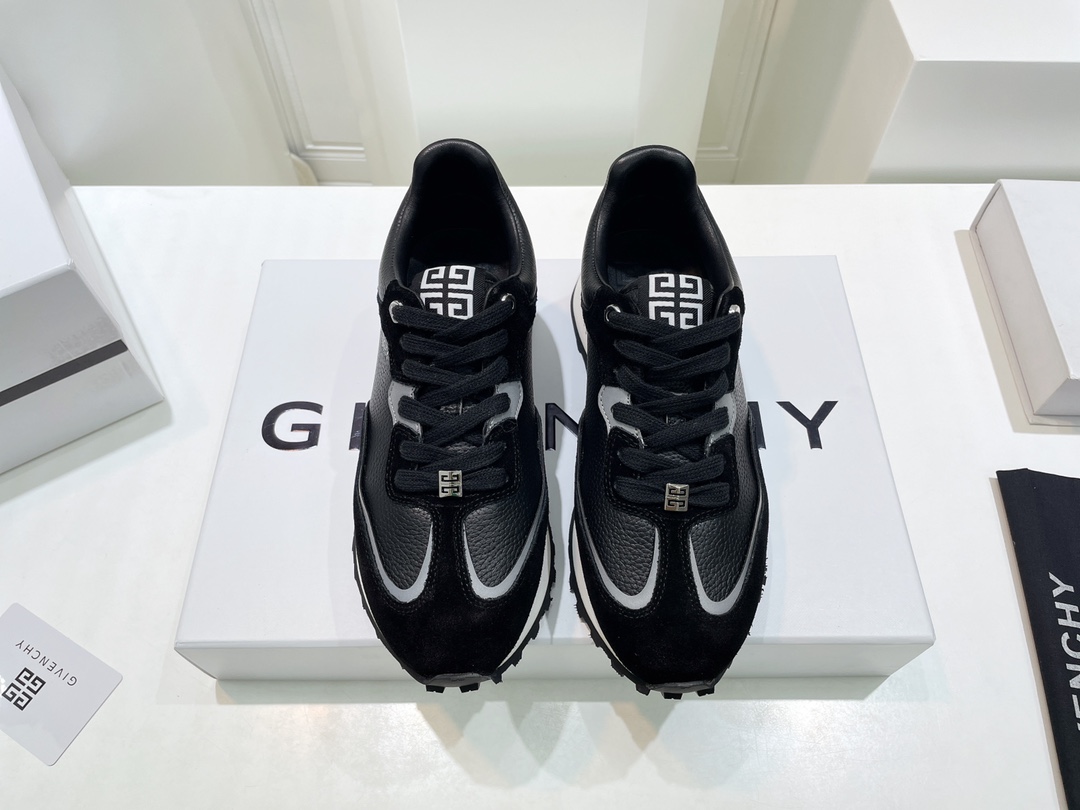 2022 Givenchy Monochrome Sneaker: Lighter Materials, Luxe Details, Comfortable Fit - 图片 1
