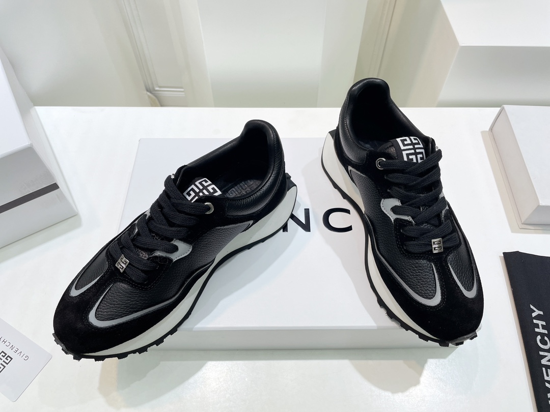 2022 Givenchy Monochrome Sneaker: Lighter Materials, Luxe Details, Comfortable Fit - 图片 3