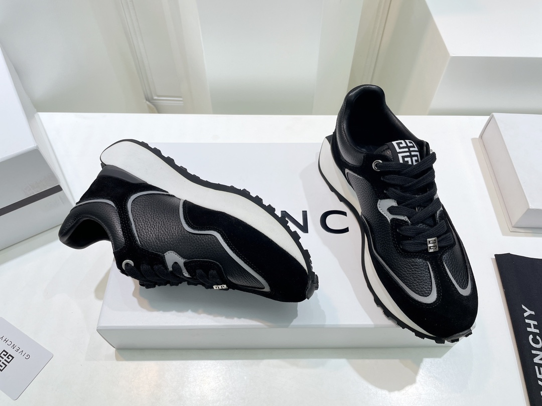 2022 Givenchy Monochrome Sneaker: Lighter Materials, Luxe Details, Comfortable Fit - 图片 4
